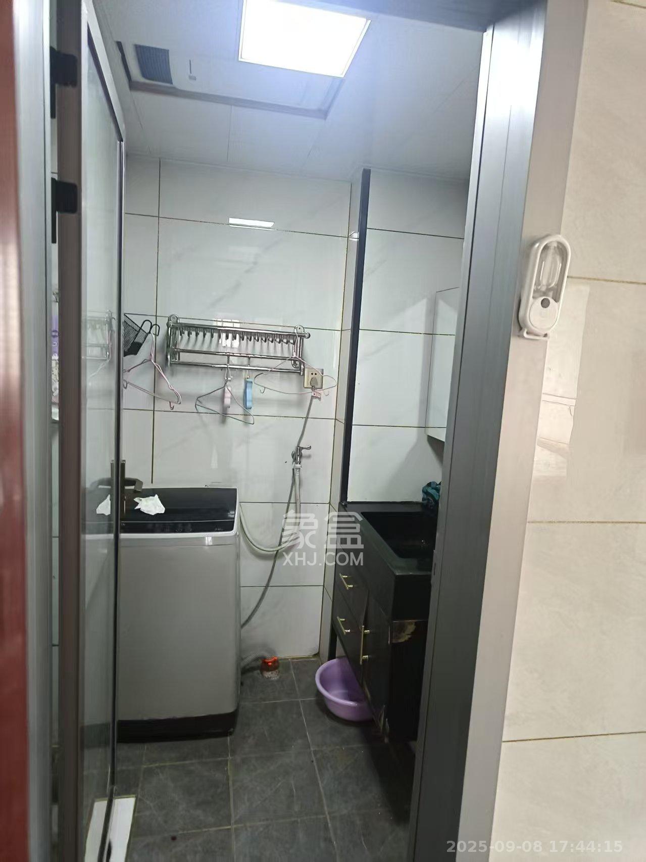 中南国际眼镜城(中伟商业中心) 2室2厅1卫 1800.0元/月 中南国际眼镜城(中伟商业中心) 2室2厅1卫 1800.0元/月室内图