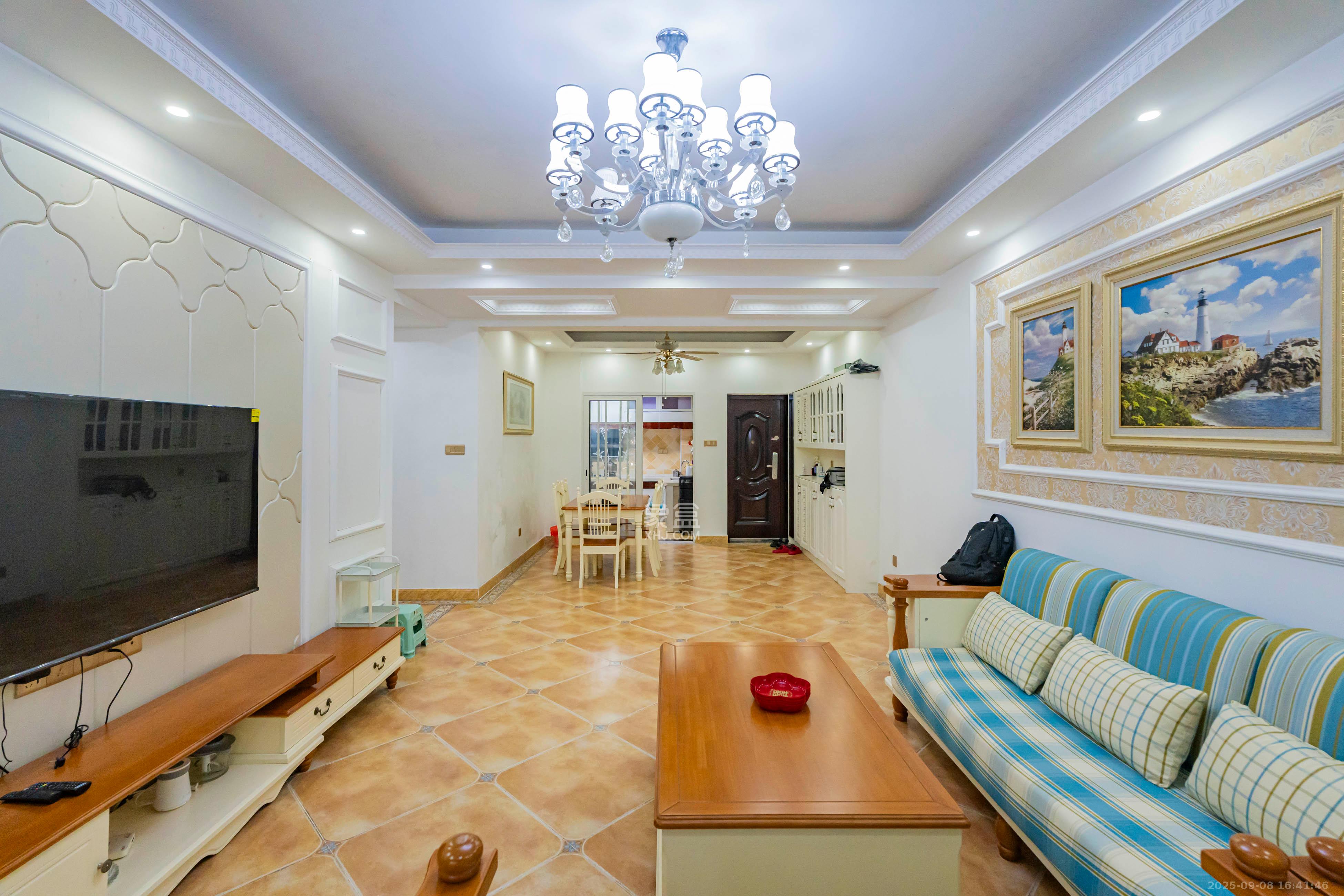 左岸春天  3室2厅1卫    128.0万客厅