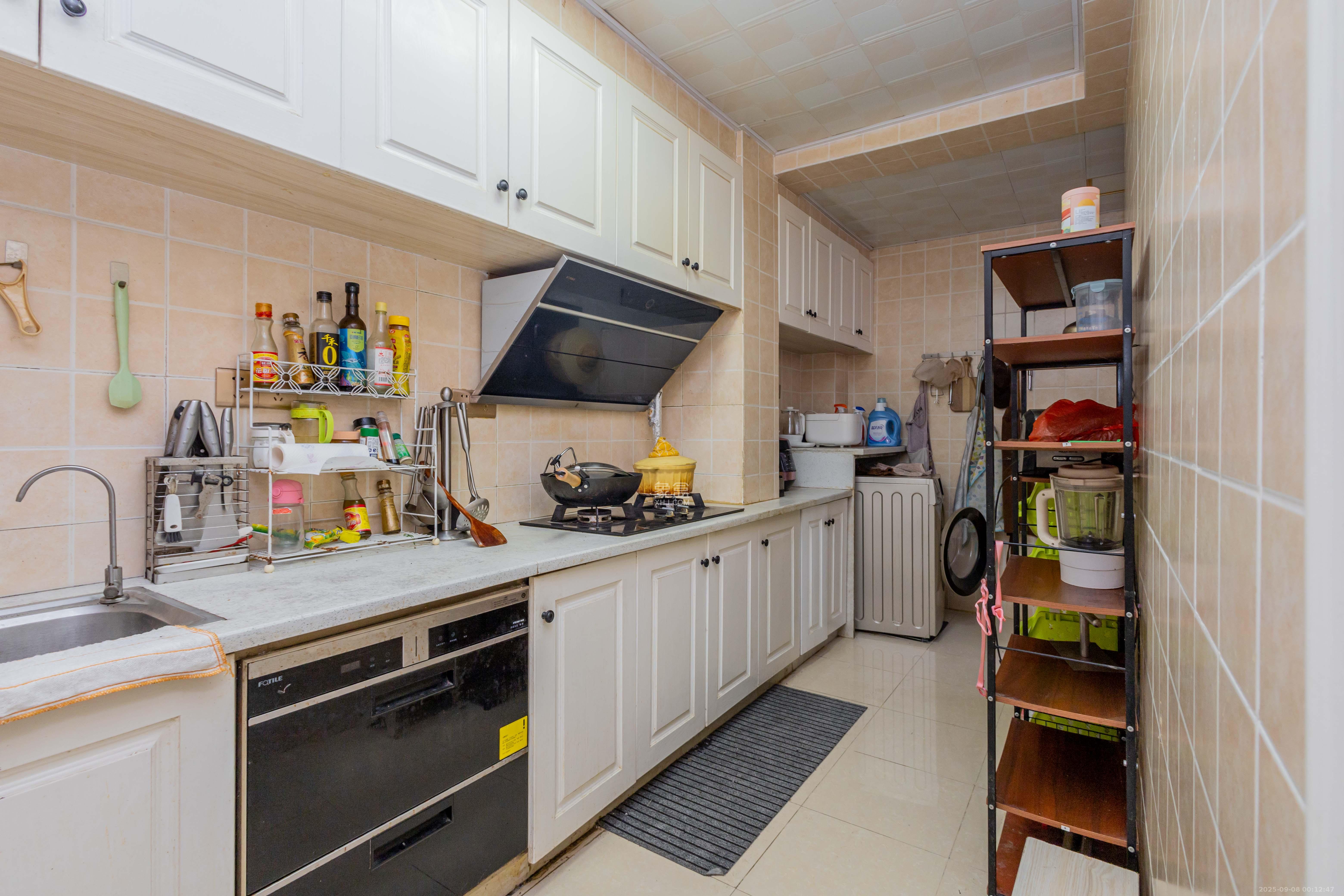 海德公园  3室2厅2卫    92.0万厨房