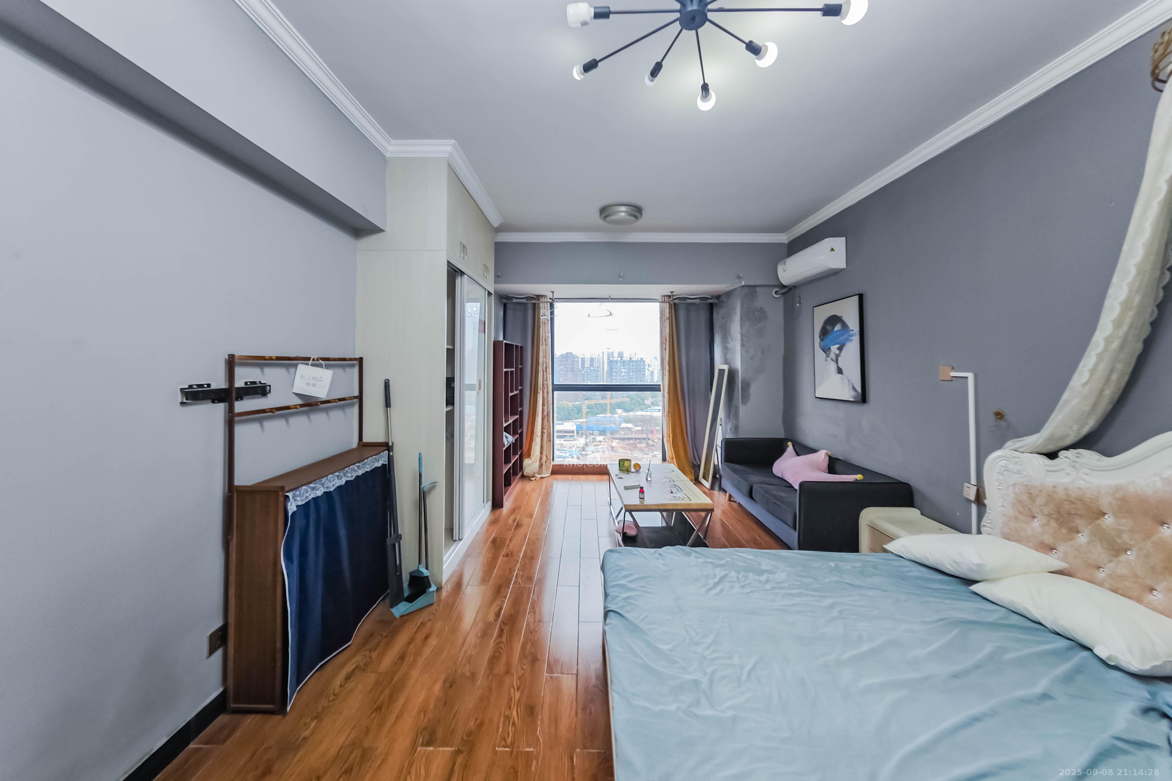 京武浪琴山一、二期  1室1厅1卫    45.0万 京武浪琴山一、二期  1室1厅1卫    45.0万客厅