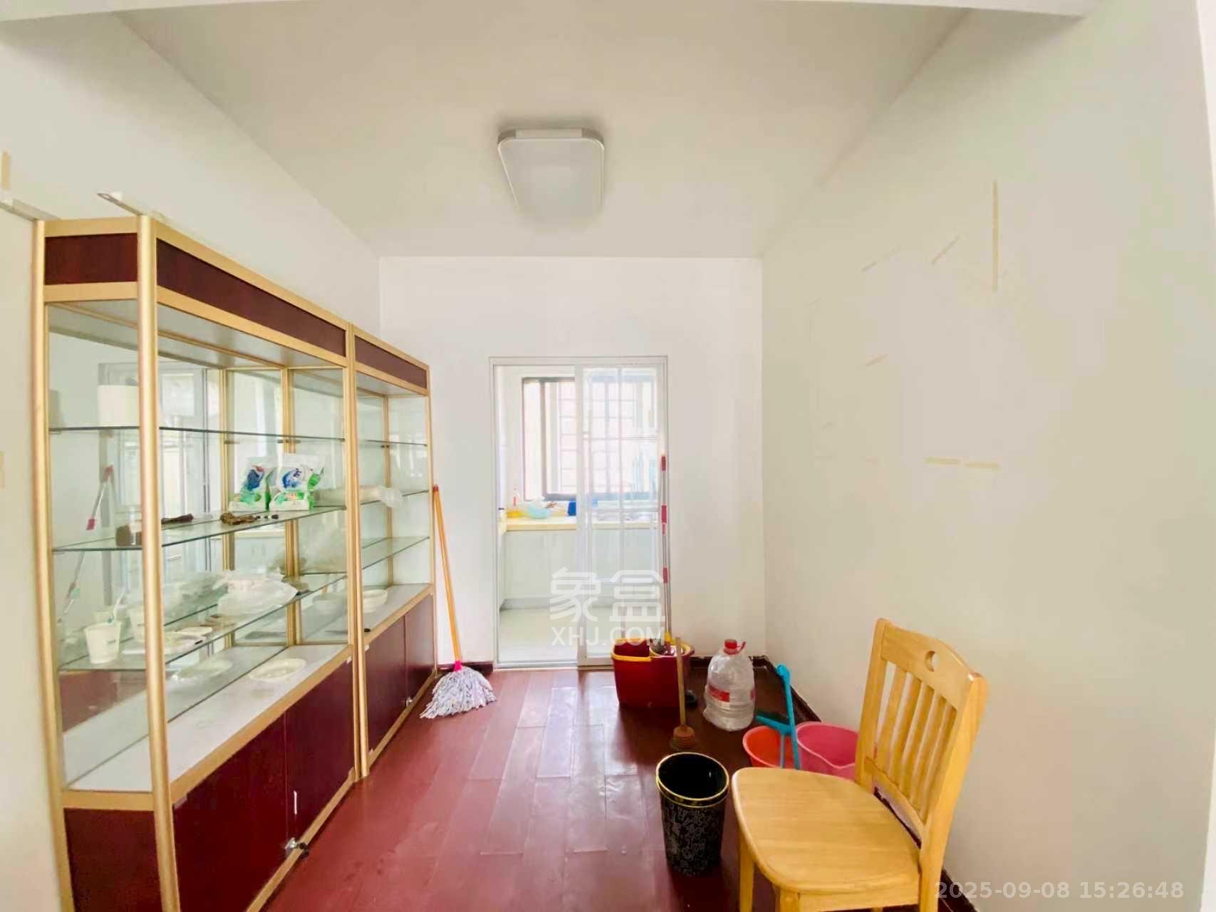 奥克斯广场 4室2厅1卫 3200.0元/月 奥克斯广场 4室2厅1卫 3200.0元/月室内图