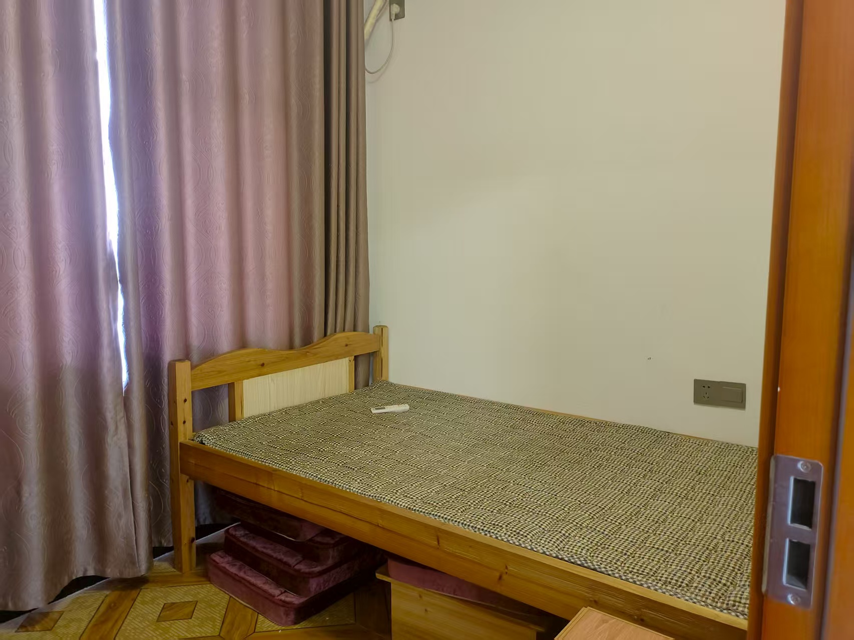 学府花园(文苑瑞景) 4室2厅2卫 1800.0元/月 学府花园(文苑瑞景) 4室2厅2卫 1800.0元/月室内图