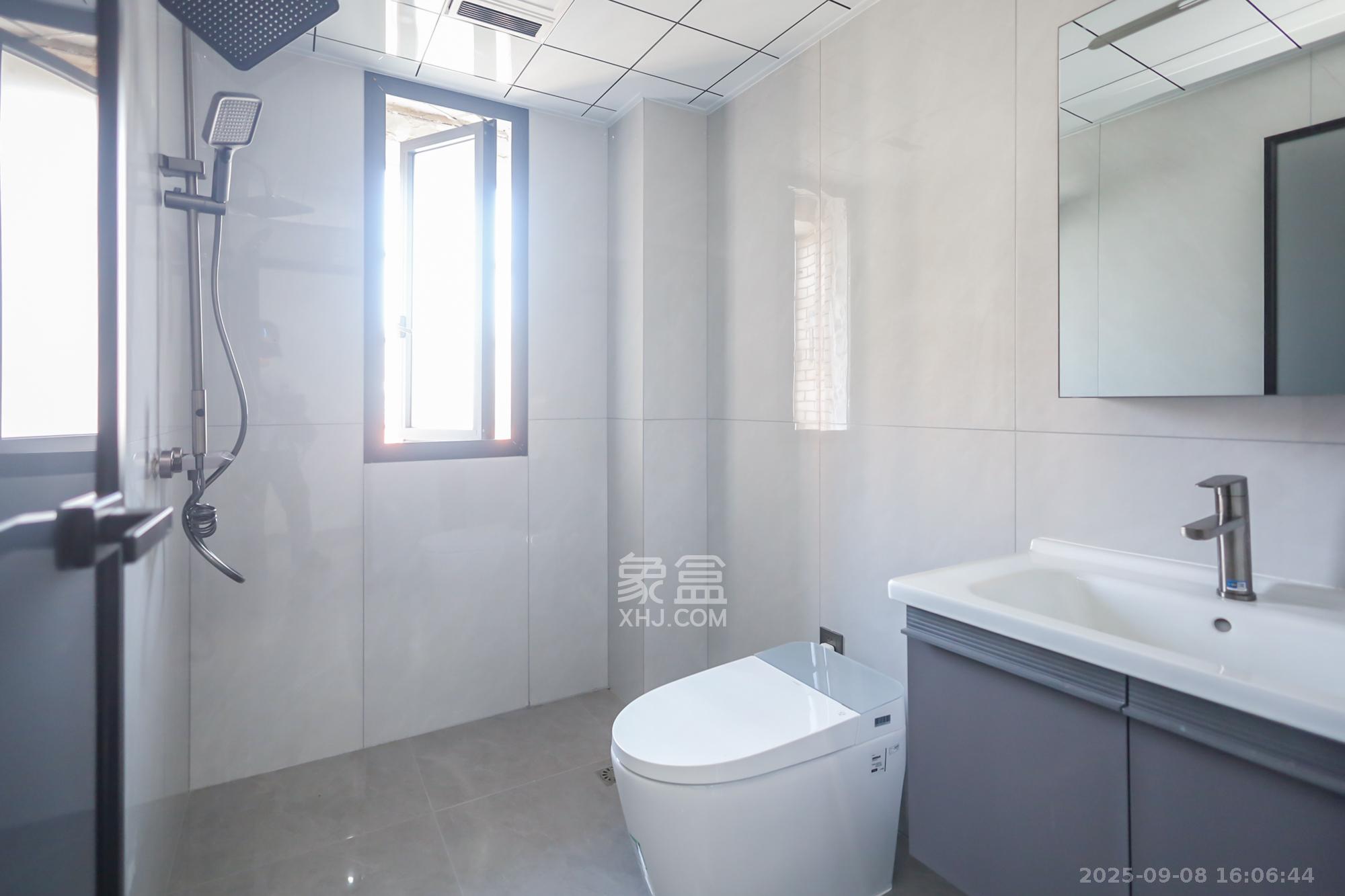 香海西岸 4室2厅2卫 128.8万 香海西岸 4室2厅2卫 128.8万卫生间