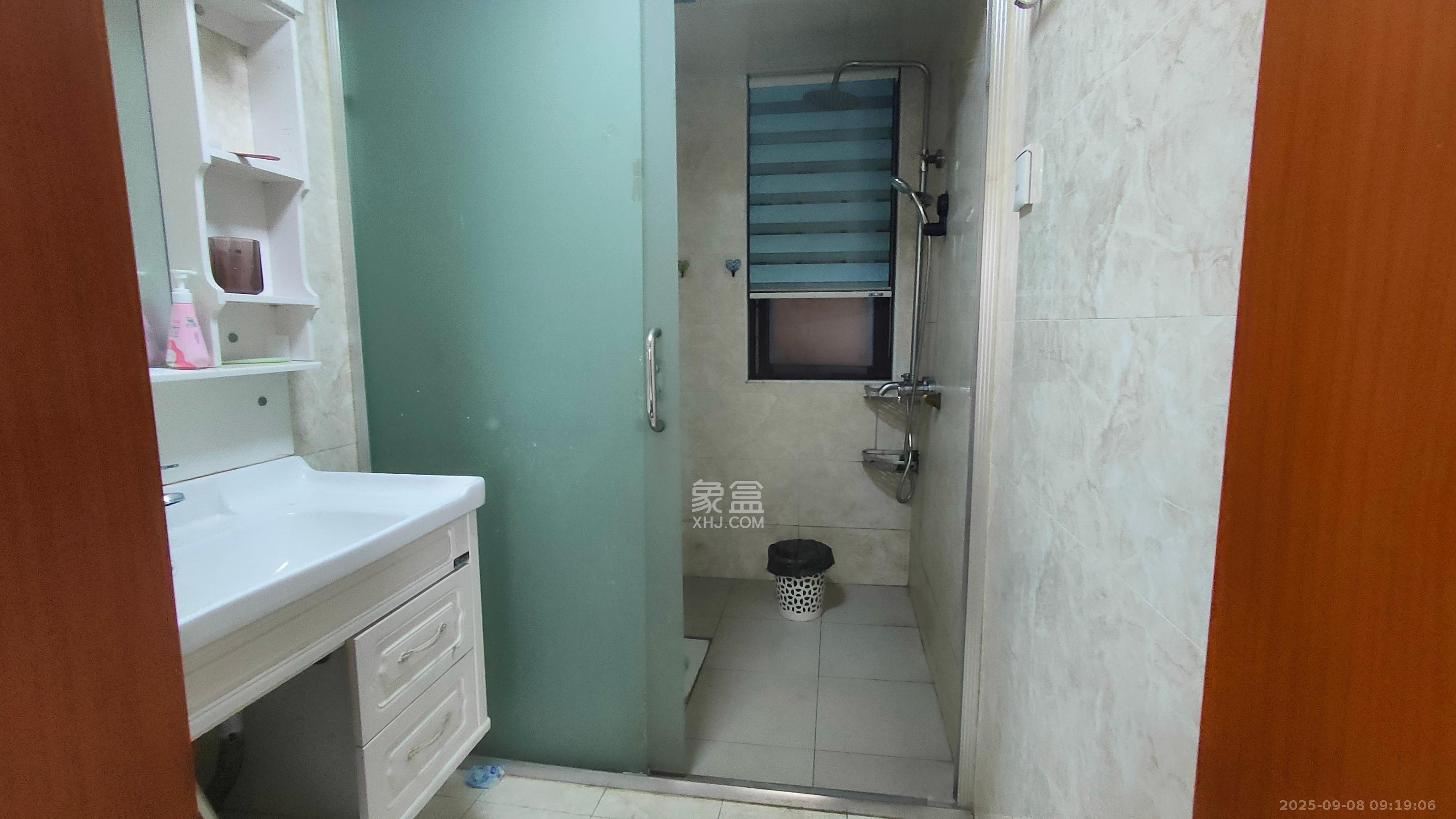 华润置地广场二期  3室2厅2卫    2200.0元/月室内图