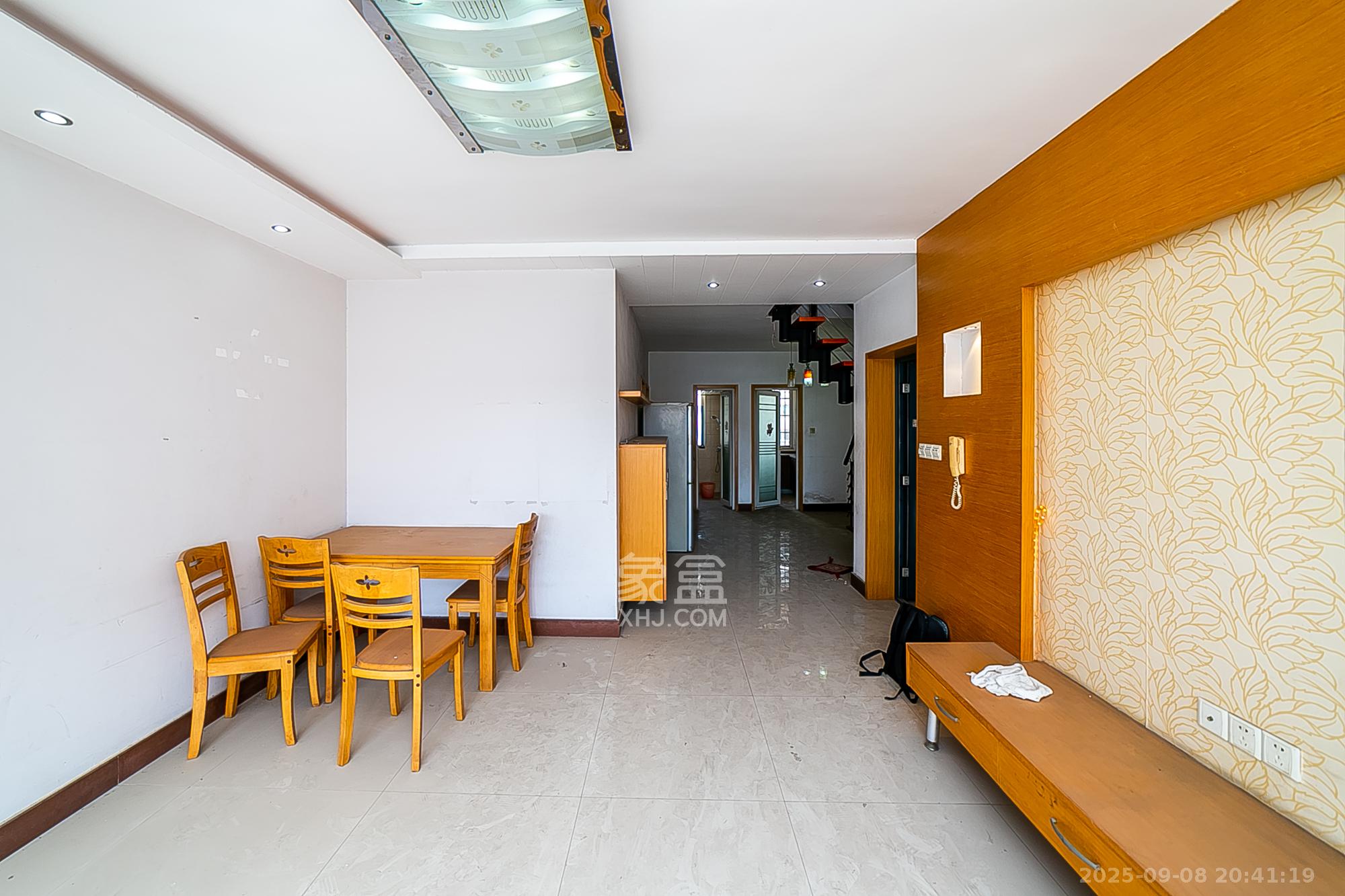 富绿新村  3室2厅1卫    59.8万 富绿新村  3室2厅1卫    59.8万客厅