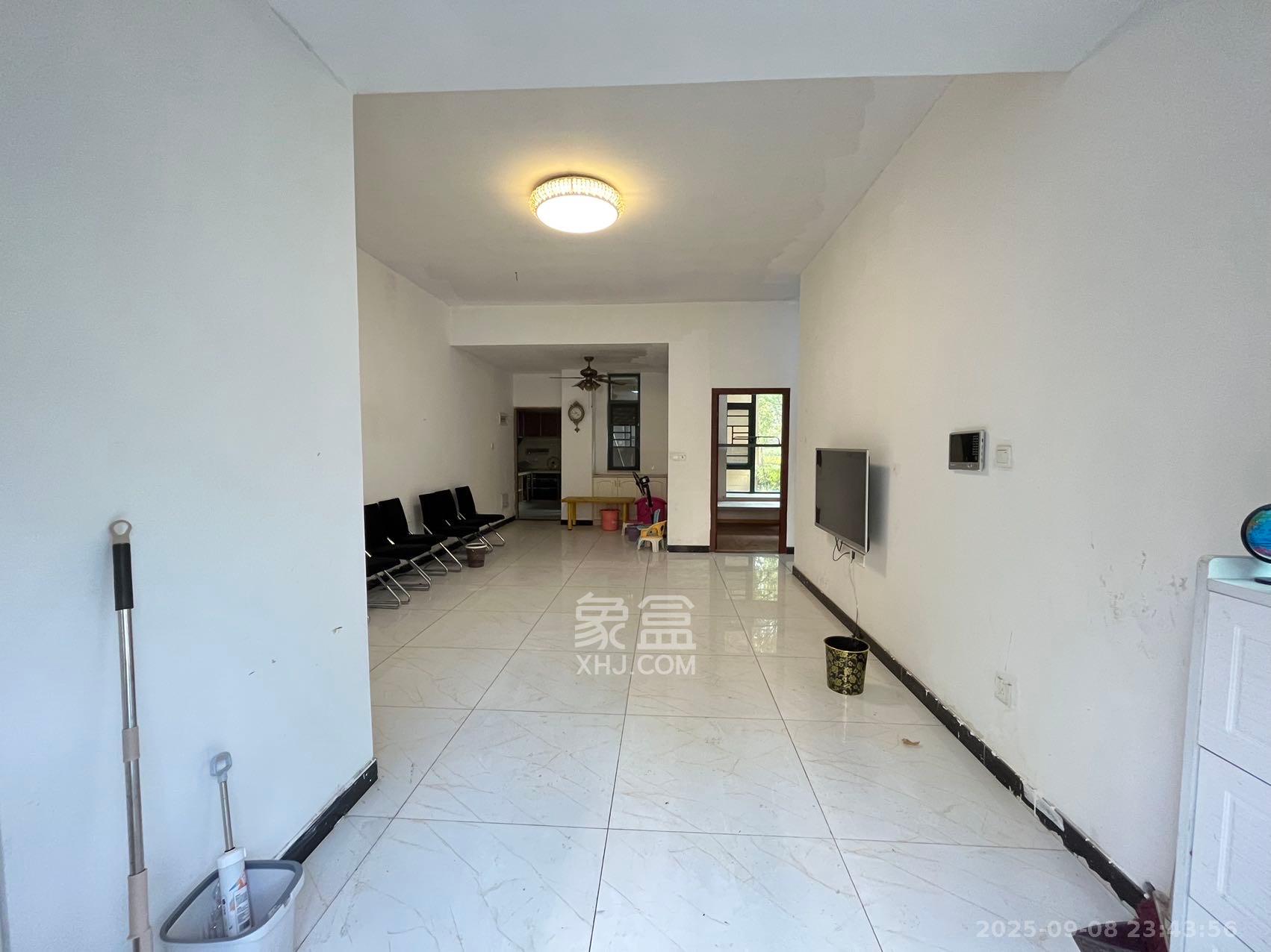 恒大城 3室2厅1卫 2700.0元/月 恒大城 3室2厅1卫 2700.0元/月室内图