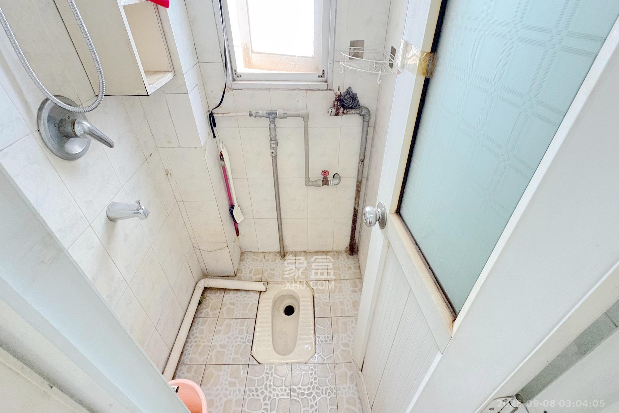 省政府机关二院  3室1厅1卫    86.0万卫生间