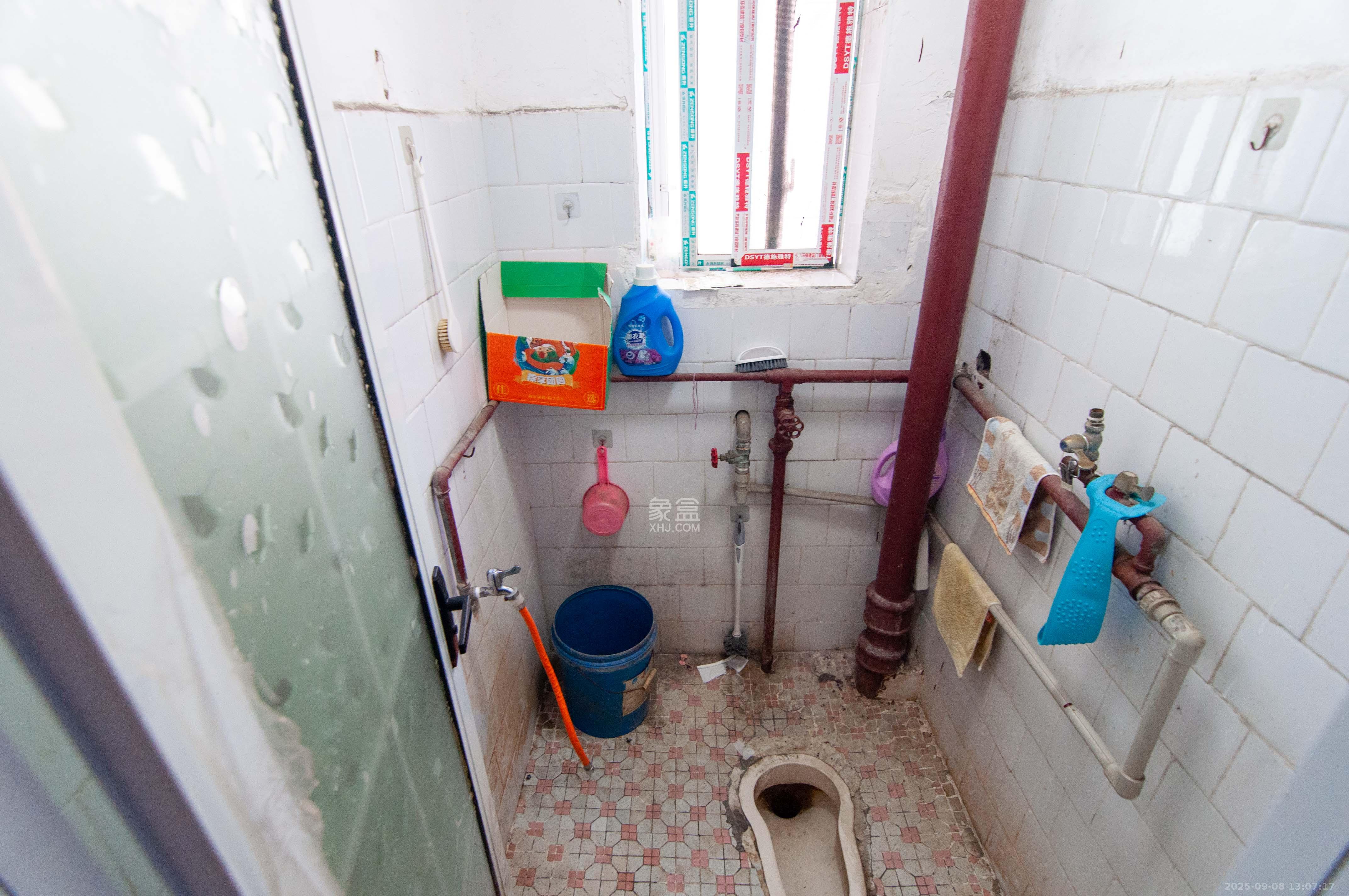 航天大院  2室2厅1卫    40.0万 航天大院  2室2厅1卫    40.0万卫生间