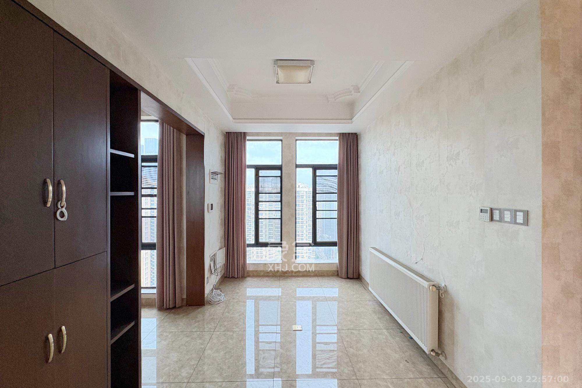 融圣国际  4室2厅2卫    144.8万 融圣国际  4室2厅2卫    144.8万客厅