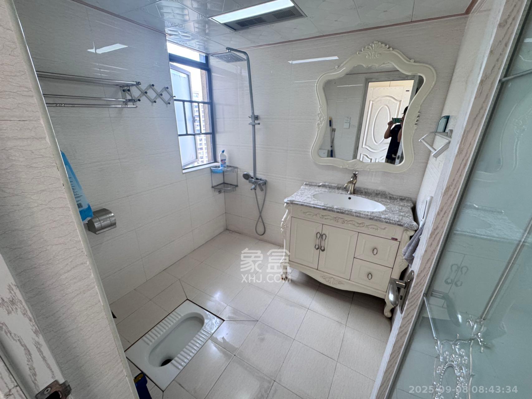 江河东澜湾  3室2厅2卫    3000.0元/月室内图