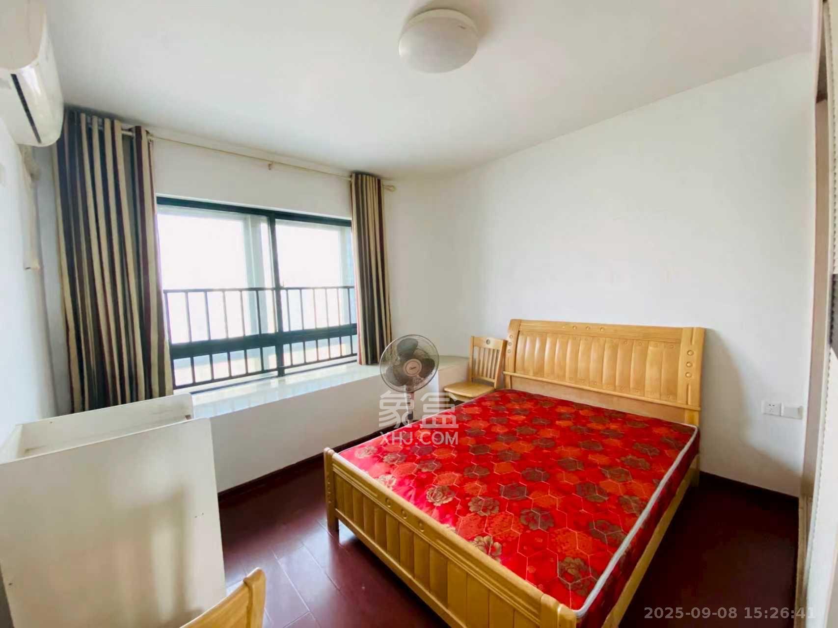 奥克斯广场 4室2厅1卫 3200.0元/月 奥克斯广场 4室2厅1卫 3200.0元/月室内图