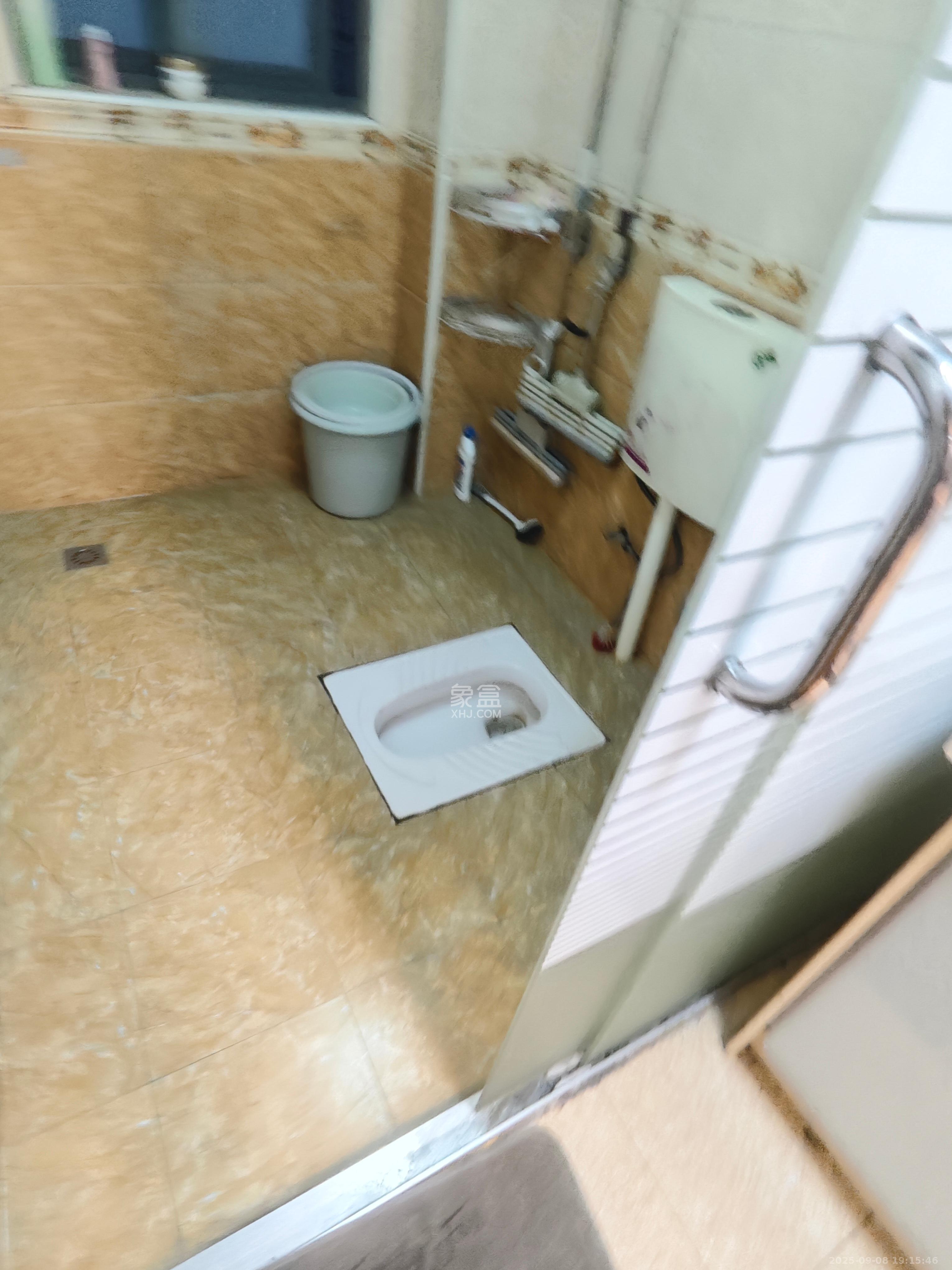 海德公园  3室2厅2卫    2300.0元/月 海德公园  3室2厅2卫    2300.0元/月室内图