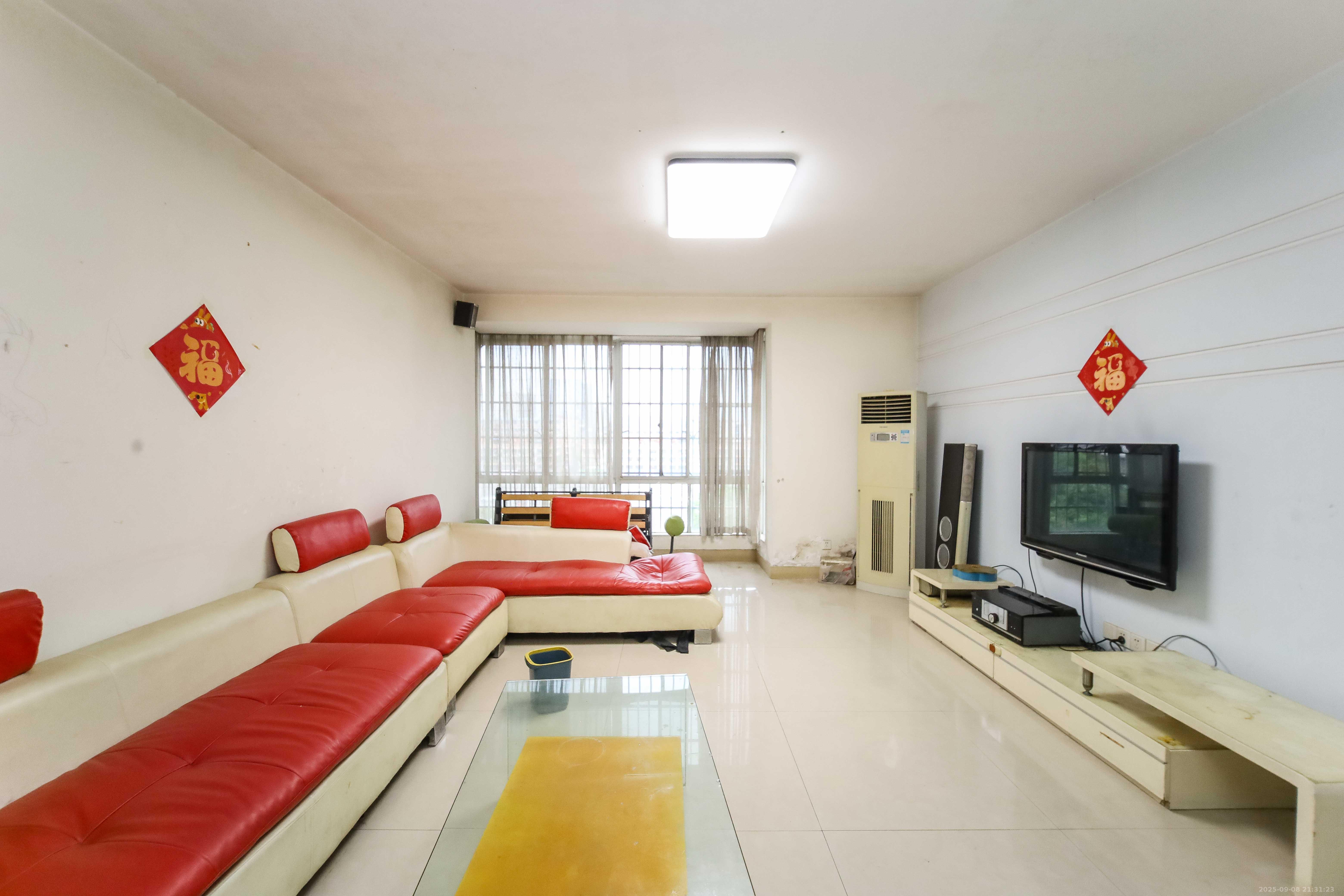 新世纪家园 3室2厅1卫 85.0万 新世纪家园 3室2厅1卫 85.0万客厅