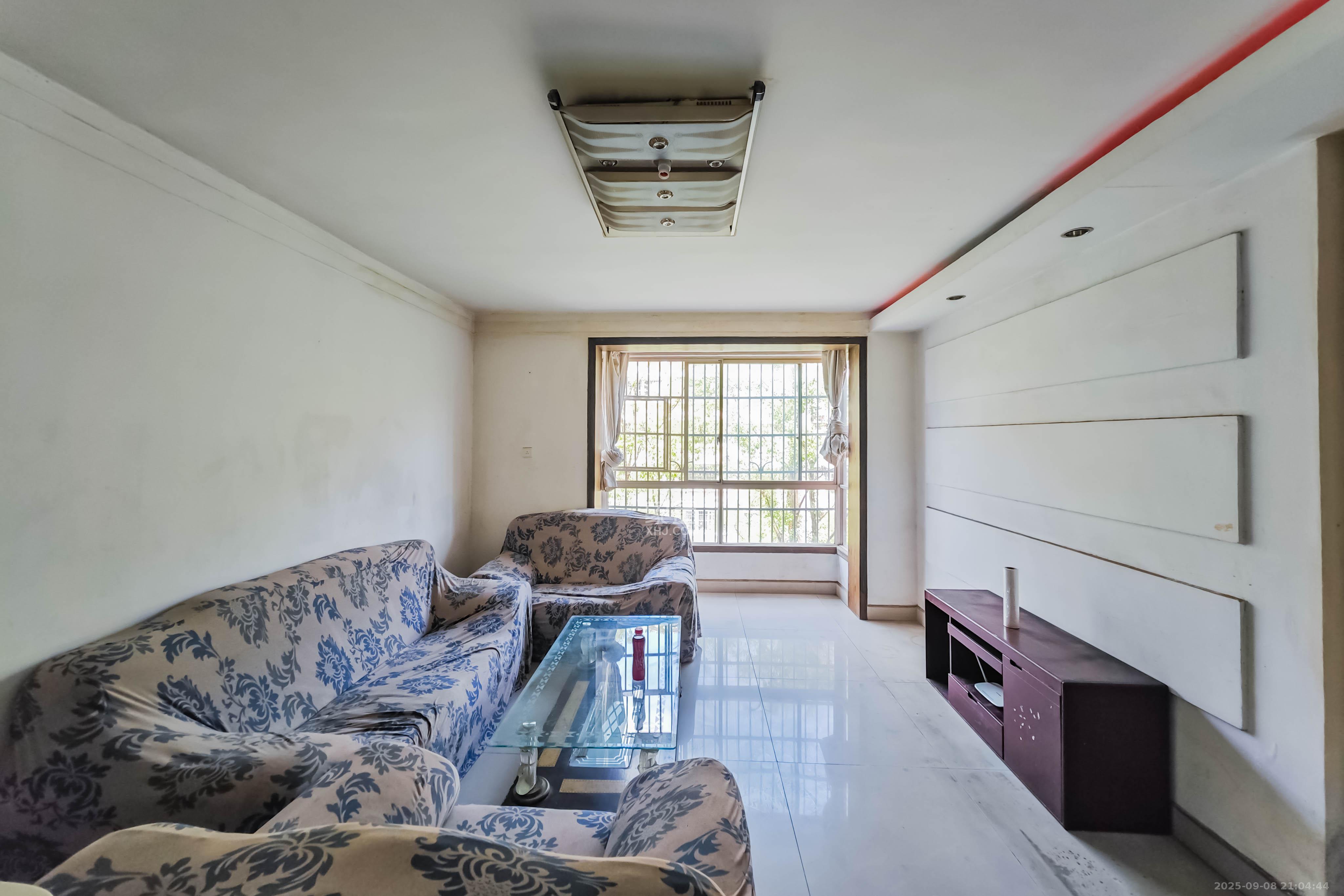 新星小区 3室2厅1卫 60.0万 新星小区 3室2厅1卫 60.0万客厅