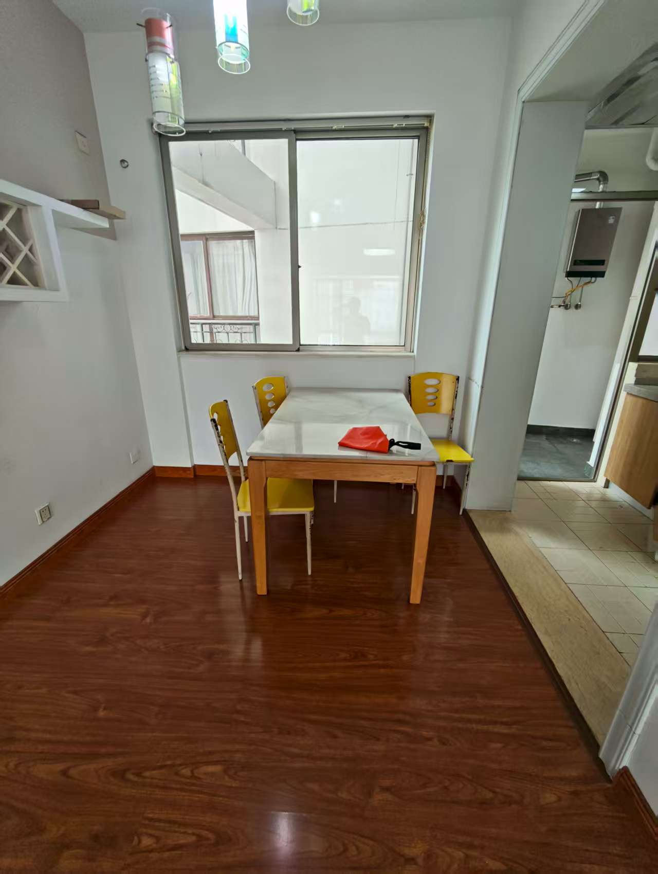 泉海好家园 2室2厅1卫 2500.0元/月 泉海好家园 2室2厅1卫 2500.0元/月室内图