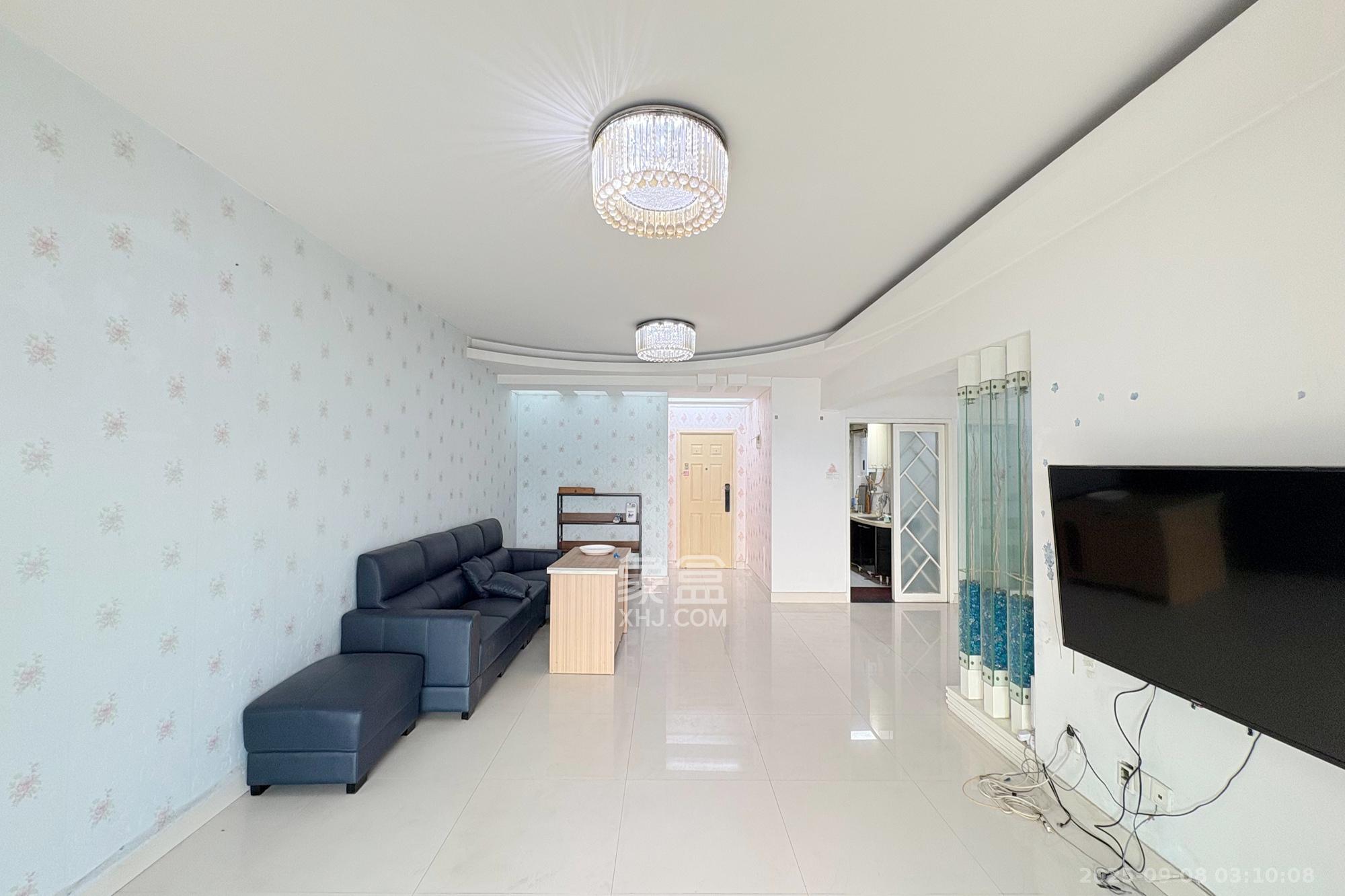 王府花园  4室2厅2卫    178.0万客厅