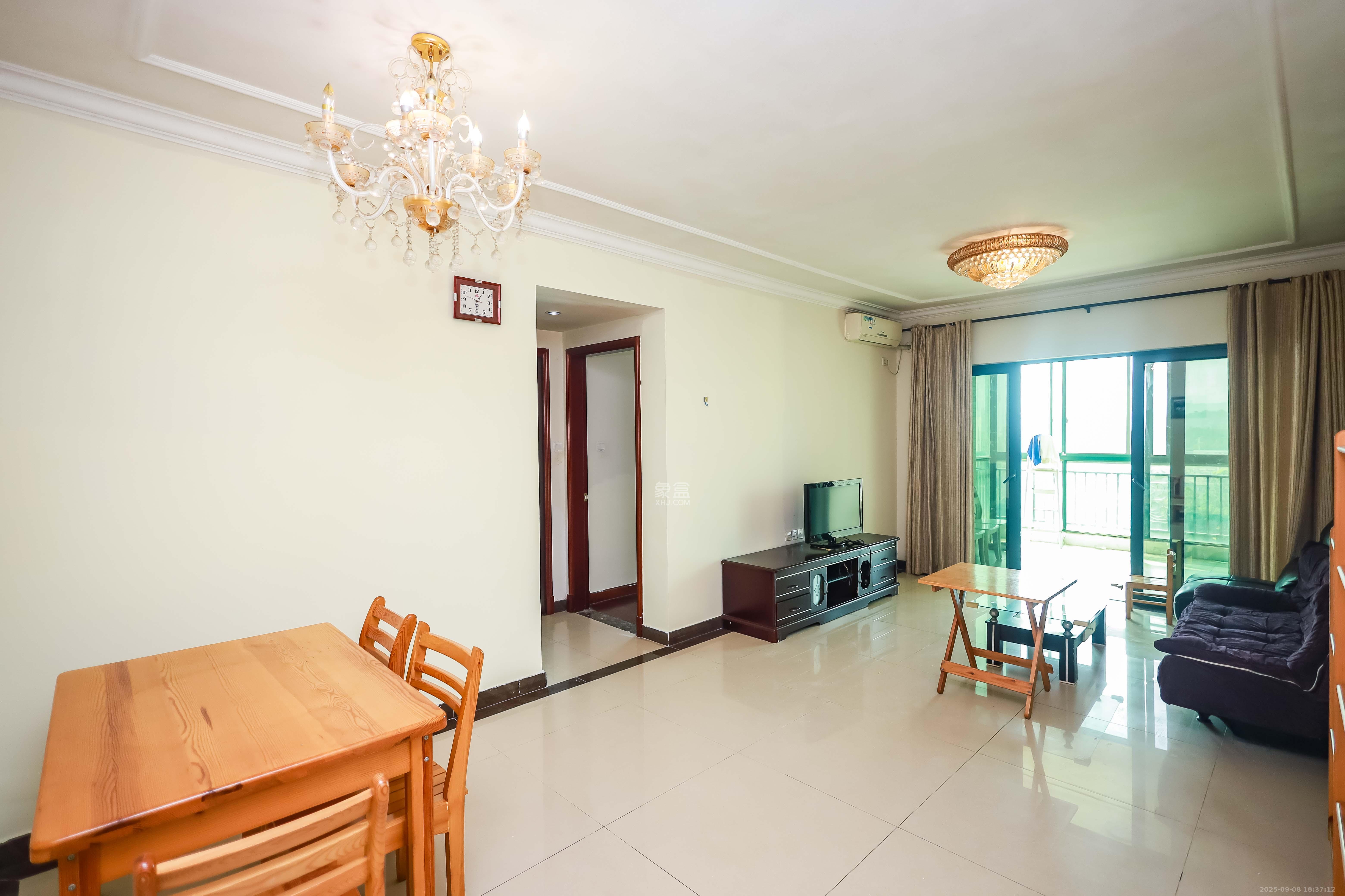 恒大华府 2室2厅1卫 120.0万 恒大华府 2室2厅1卫 120.0万客厅