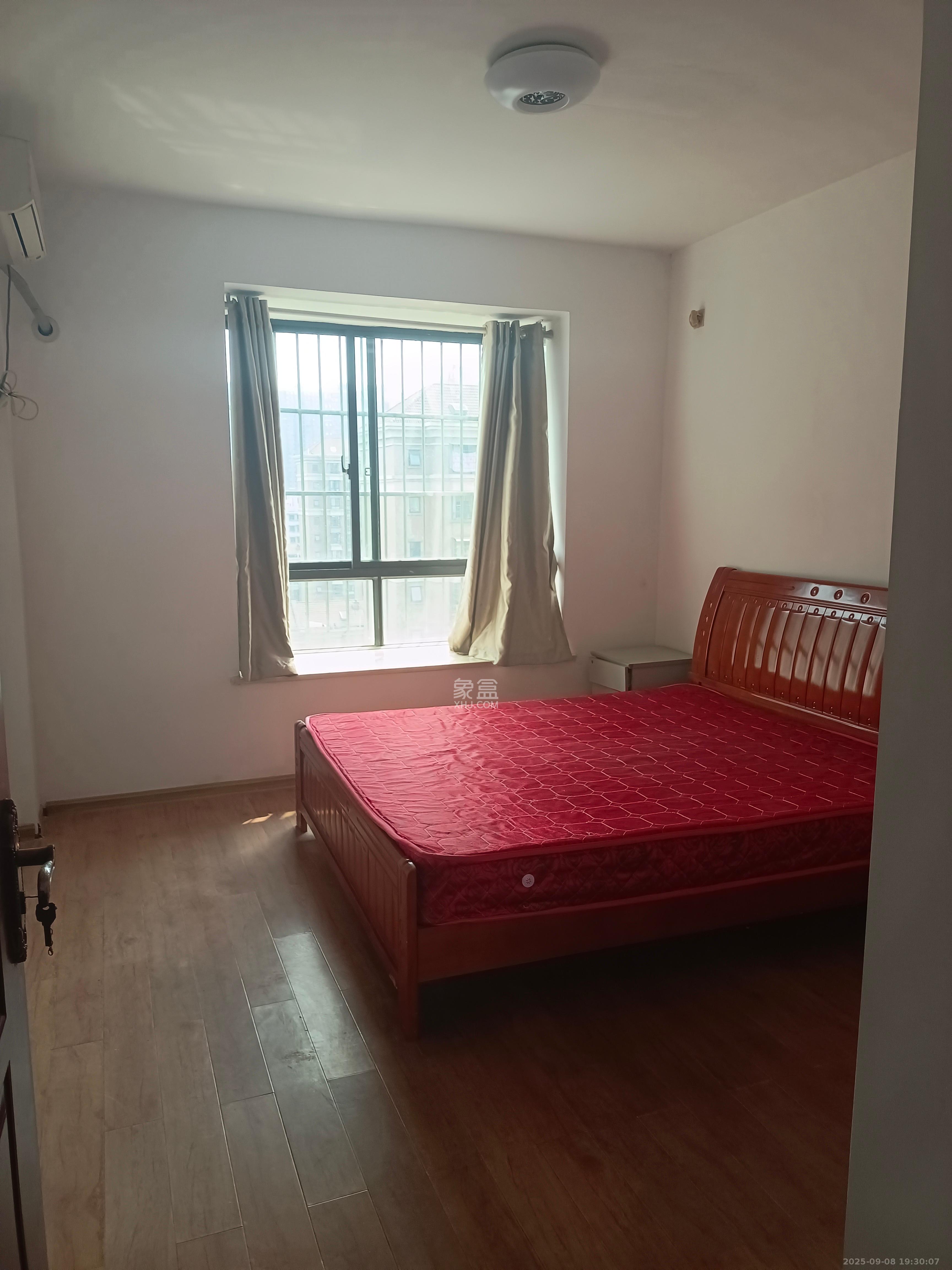 华润凤凰城一期  3室2厅2卫    1900.0元/月室内图