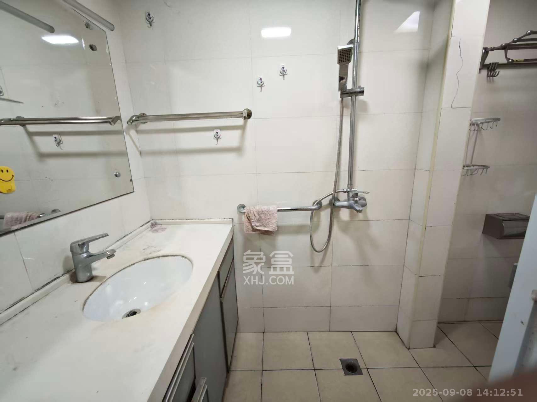 省建苑小区  3室2厅1卫    2400.0元/月 省建苑小区  3室2厅1卫    2400.0元/月室内图