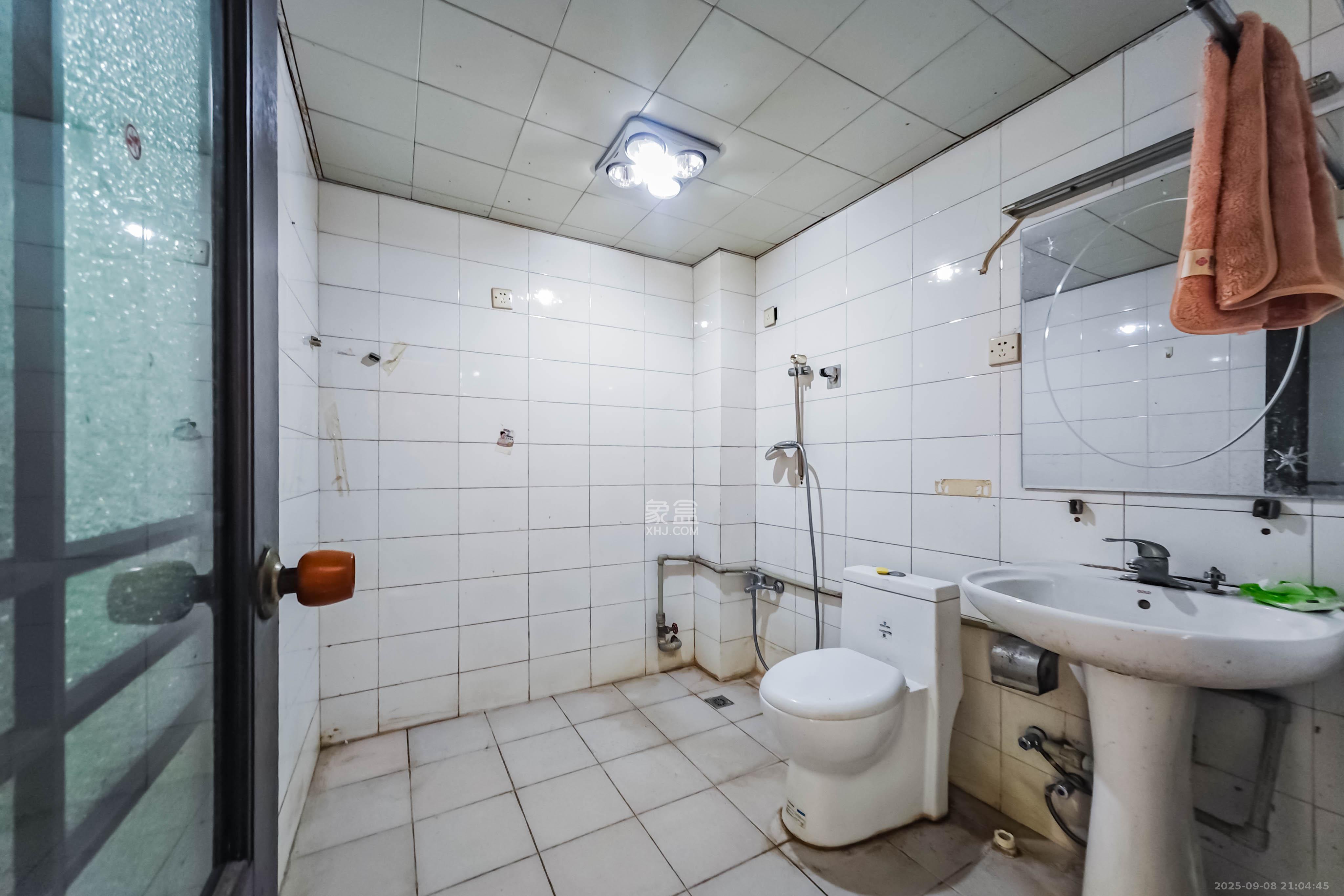 新星小区 3室2厅1卫 60.0万 新星小区 3室2厅1卫 60.0万卫生间