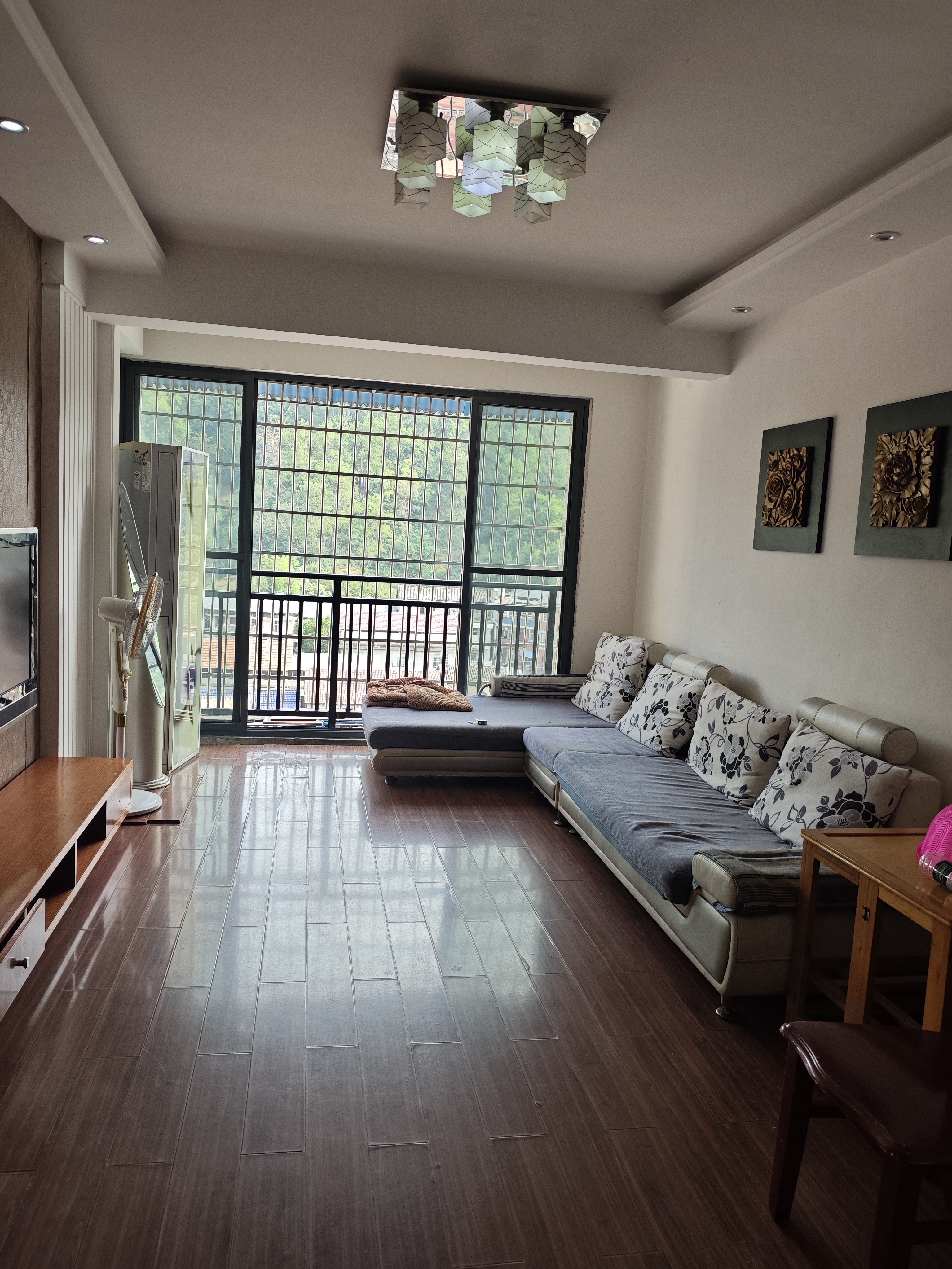 欣业苑  1室0厅0卫    1200.0元/月 欣业苑  1室0厅0卫    1200.0元/月