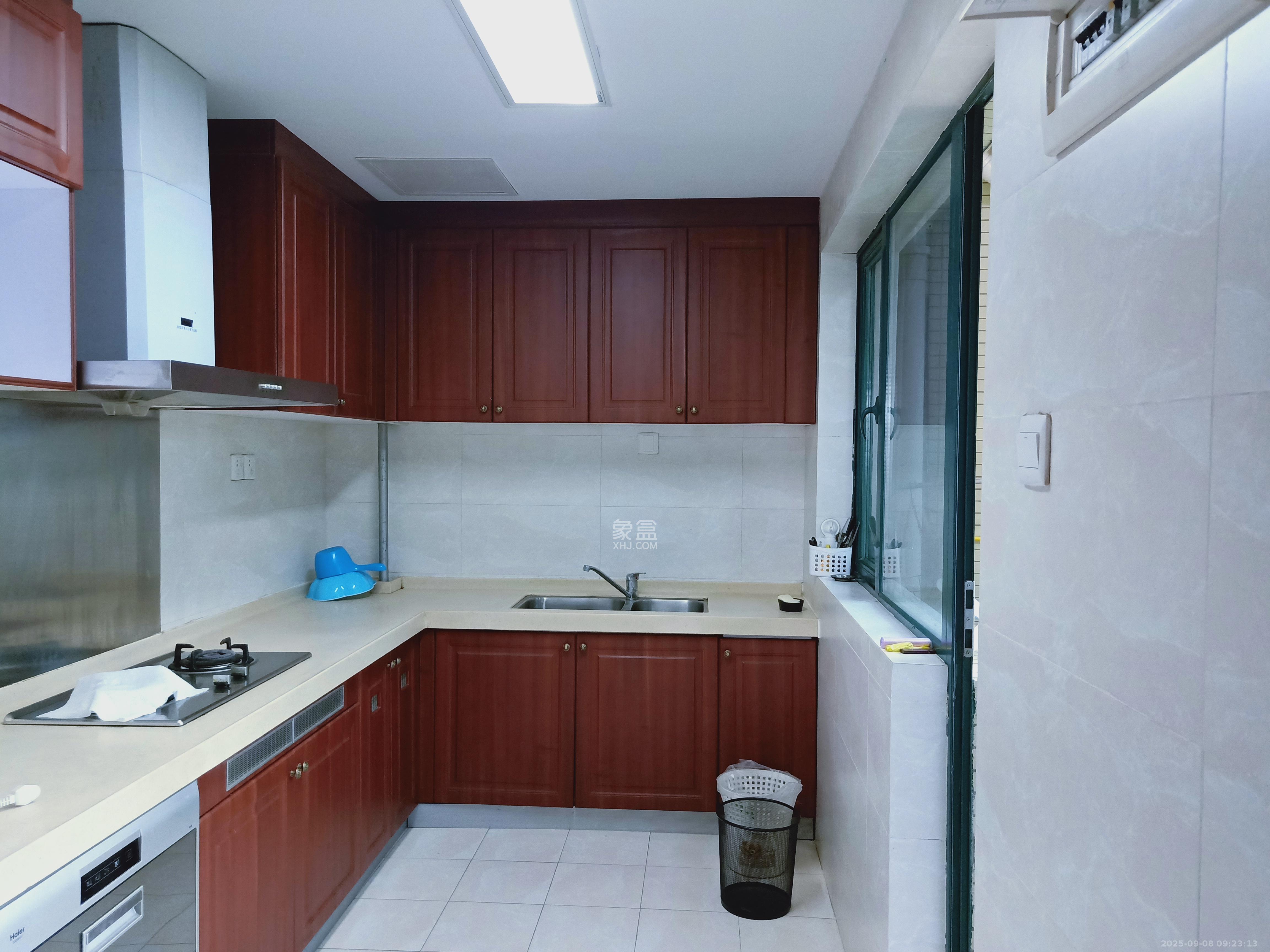 恒大城  4室2厅2卫    3500.0元/月 恒大城  4室2厅2卫    3500.0元/月室内图