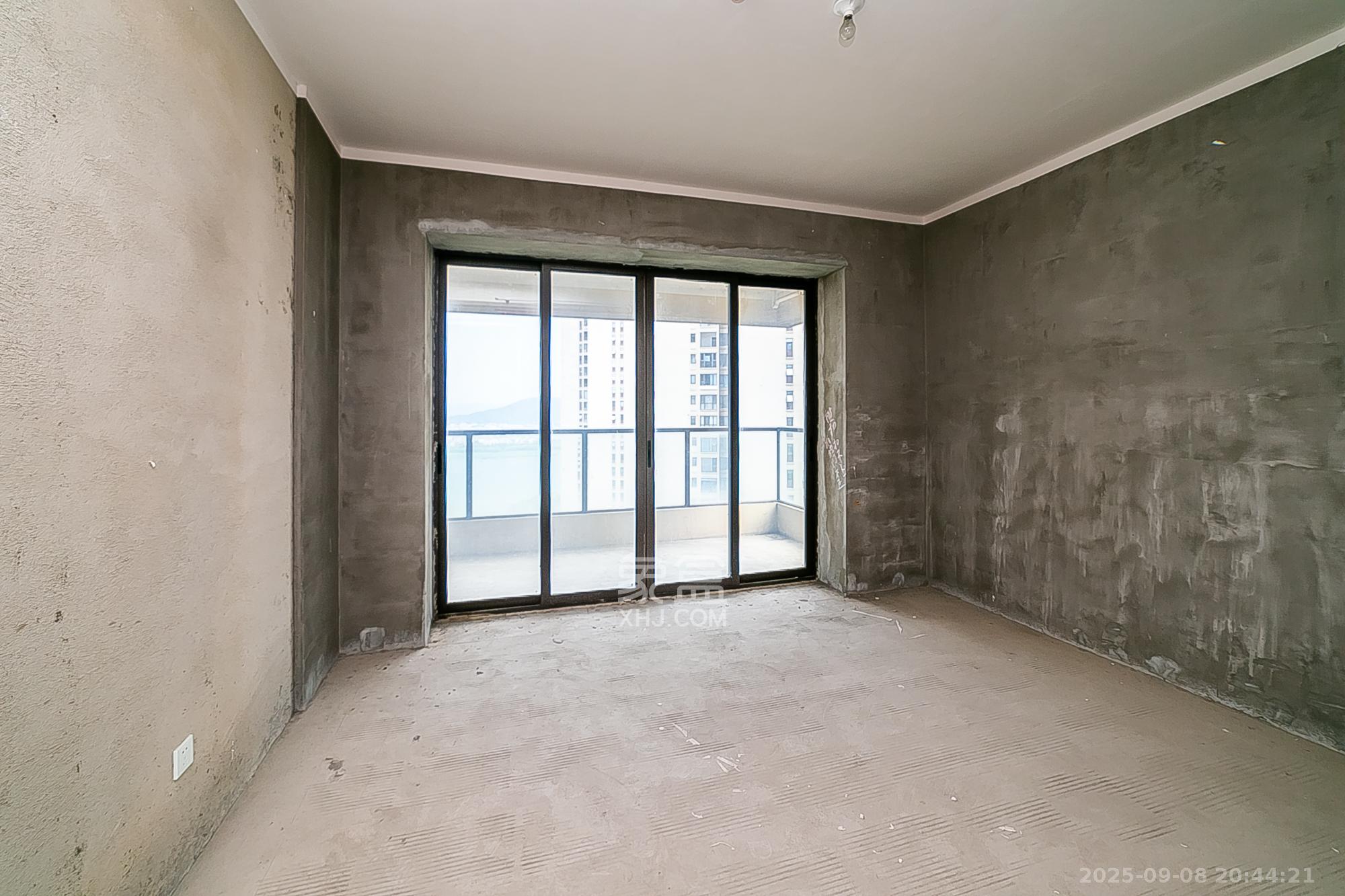 中建江山壹号  6室2厅4卫    708.0万 中建江山壹号  6室2厅4卫    708.0万卧室