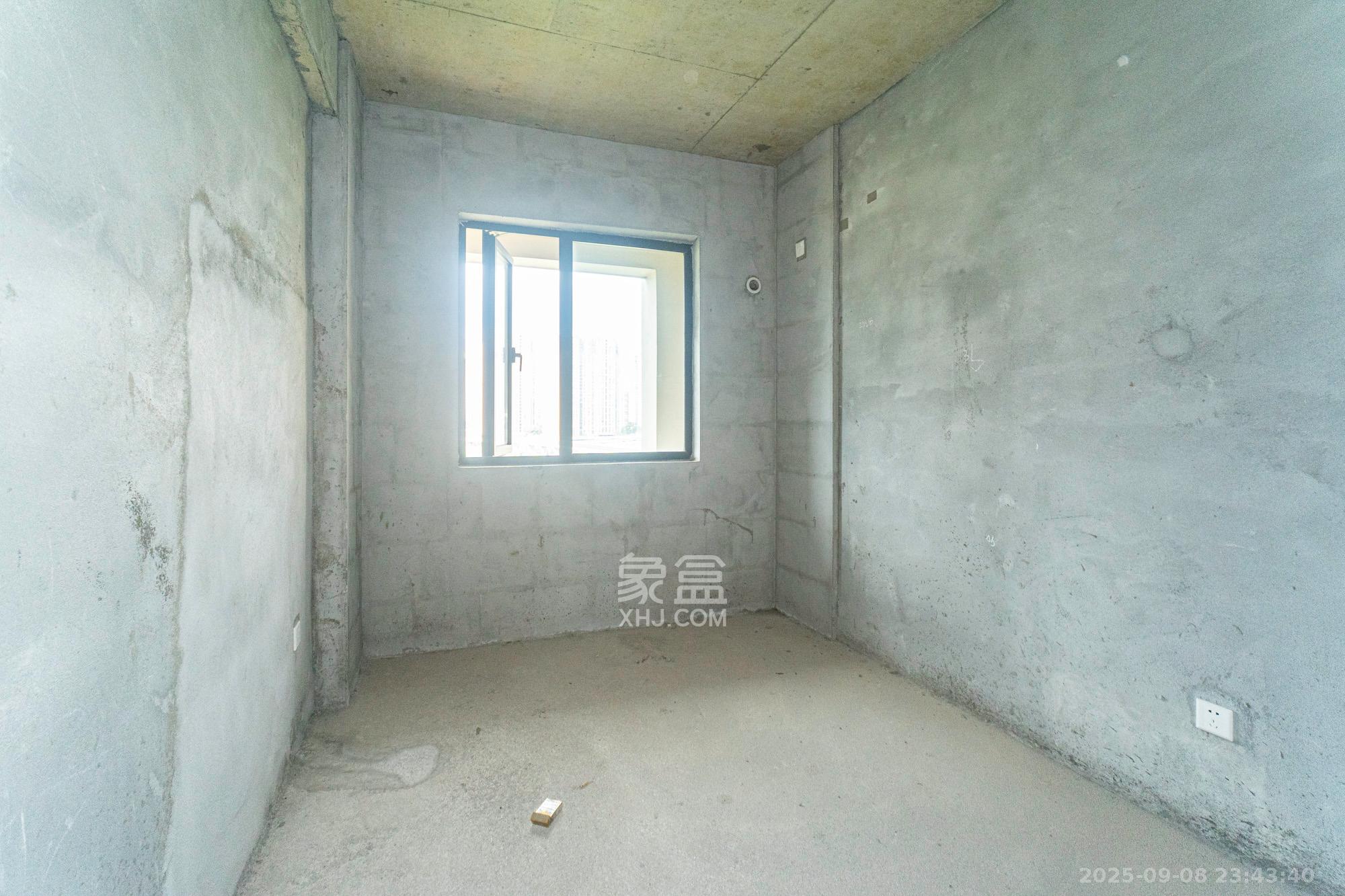 新城朗隽大都会  4室2厅2卫    77.0万卧室