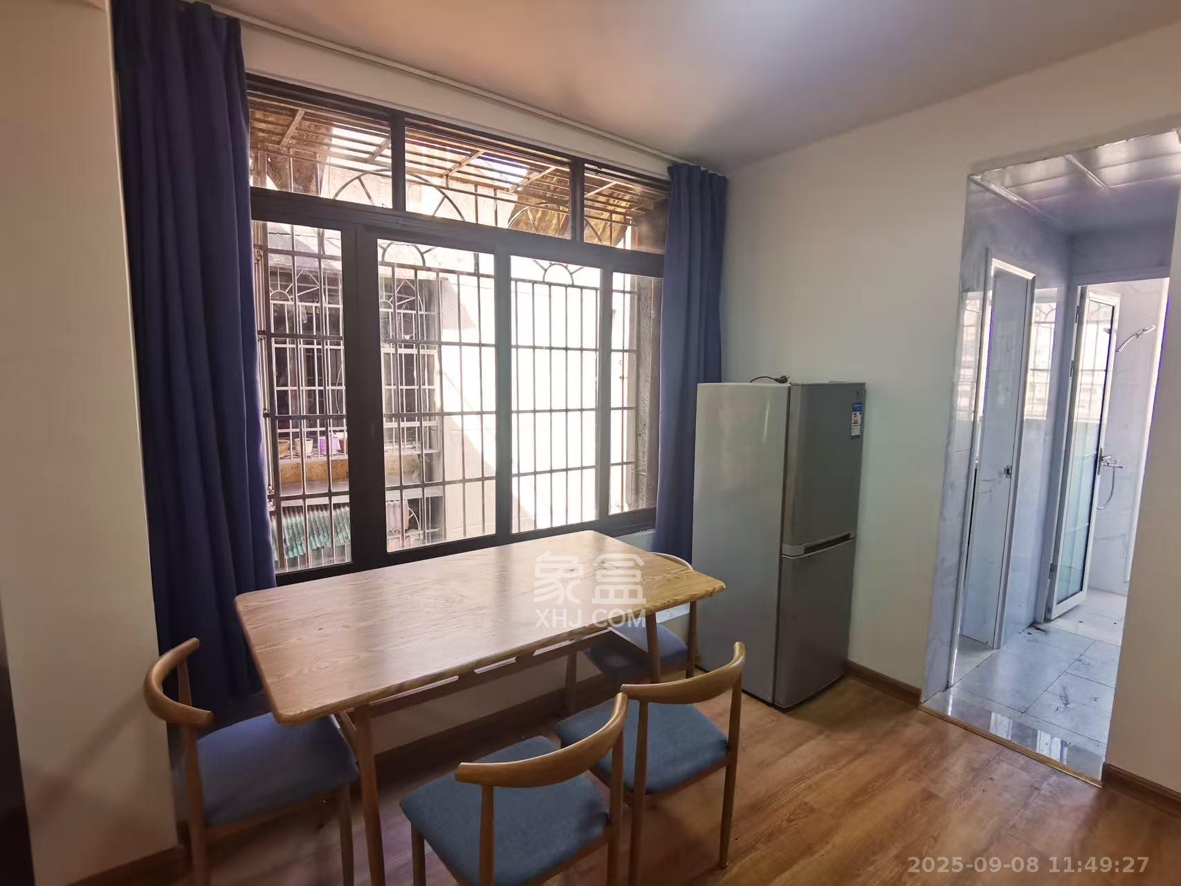 向韶村 3室2厅1卫 1800.0元/月 向韶村 3室2厅1卫 1800.0元/月室内图