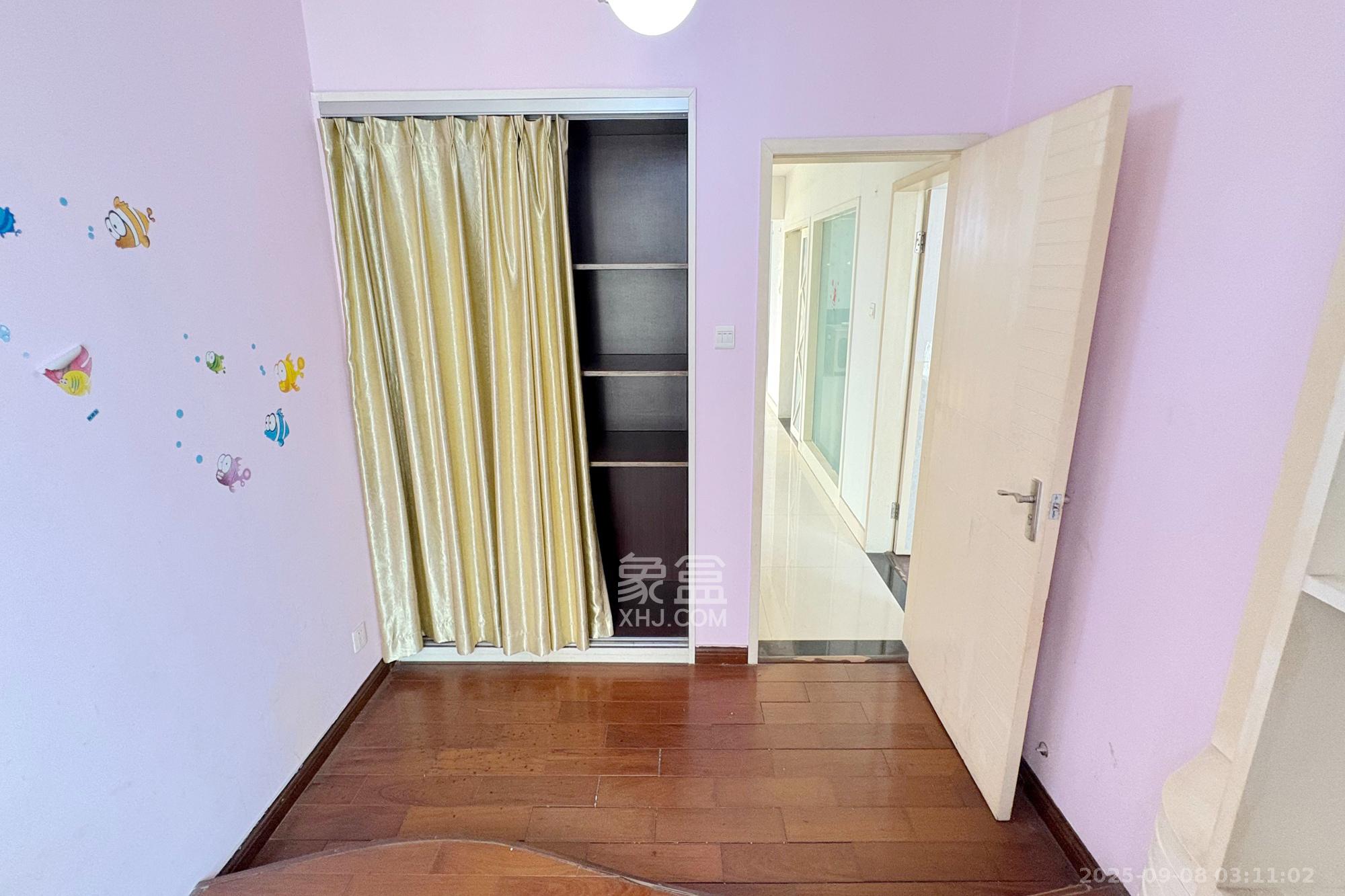 王府花园  4室2厅2卫    178.0万其他