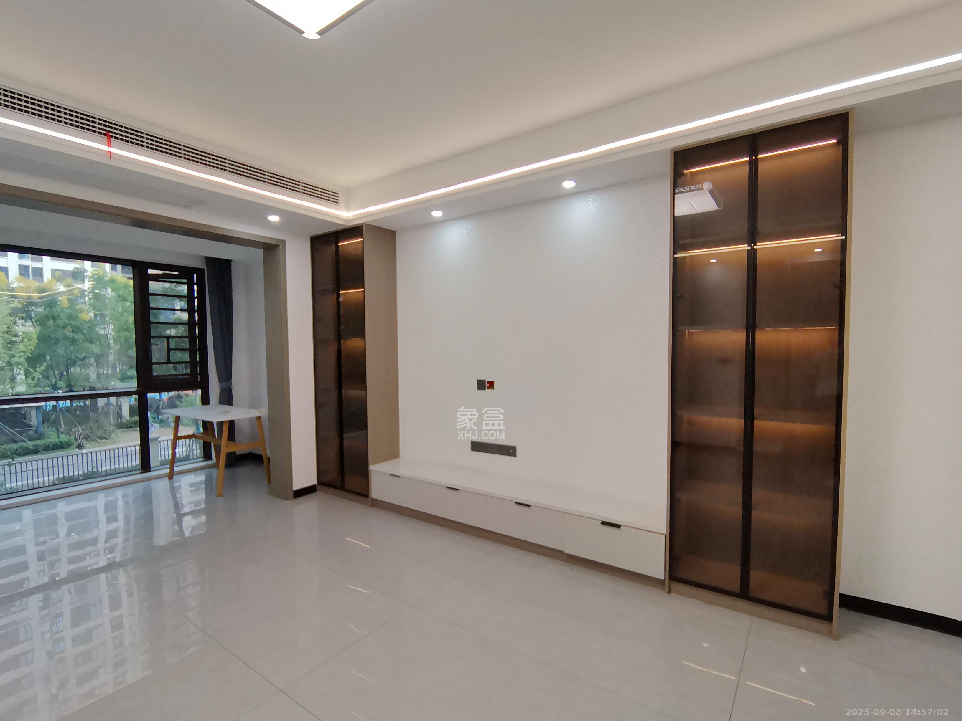 奥凯花园 4室2厅2卫 3000.0元/月 奥凯花园 4室2厅2卫 3000.0元/月室内图