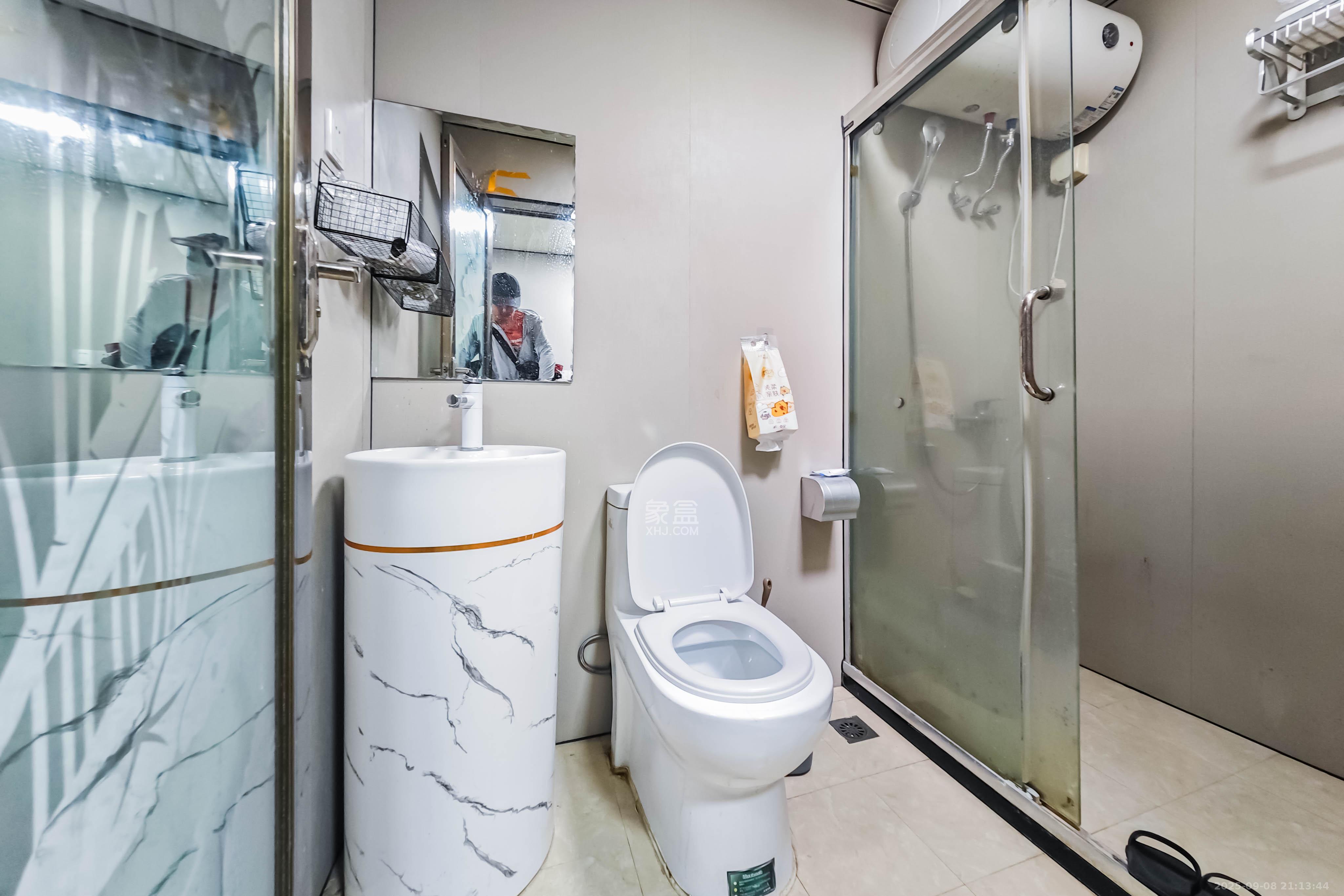 京武浪琴山一、二期 1室1厅1卫 48.0万 京武浪琴山一、二期 1室1厅1卫 48.0万卫生间