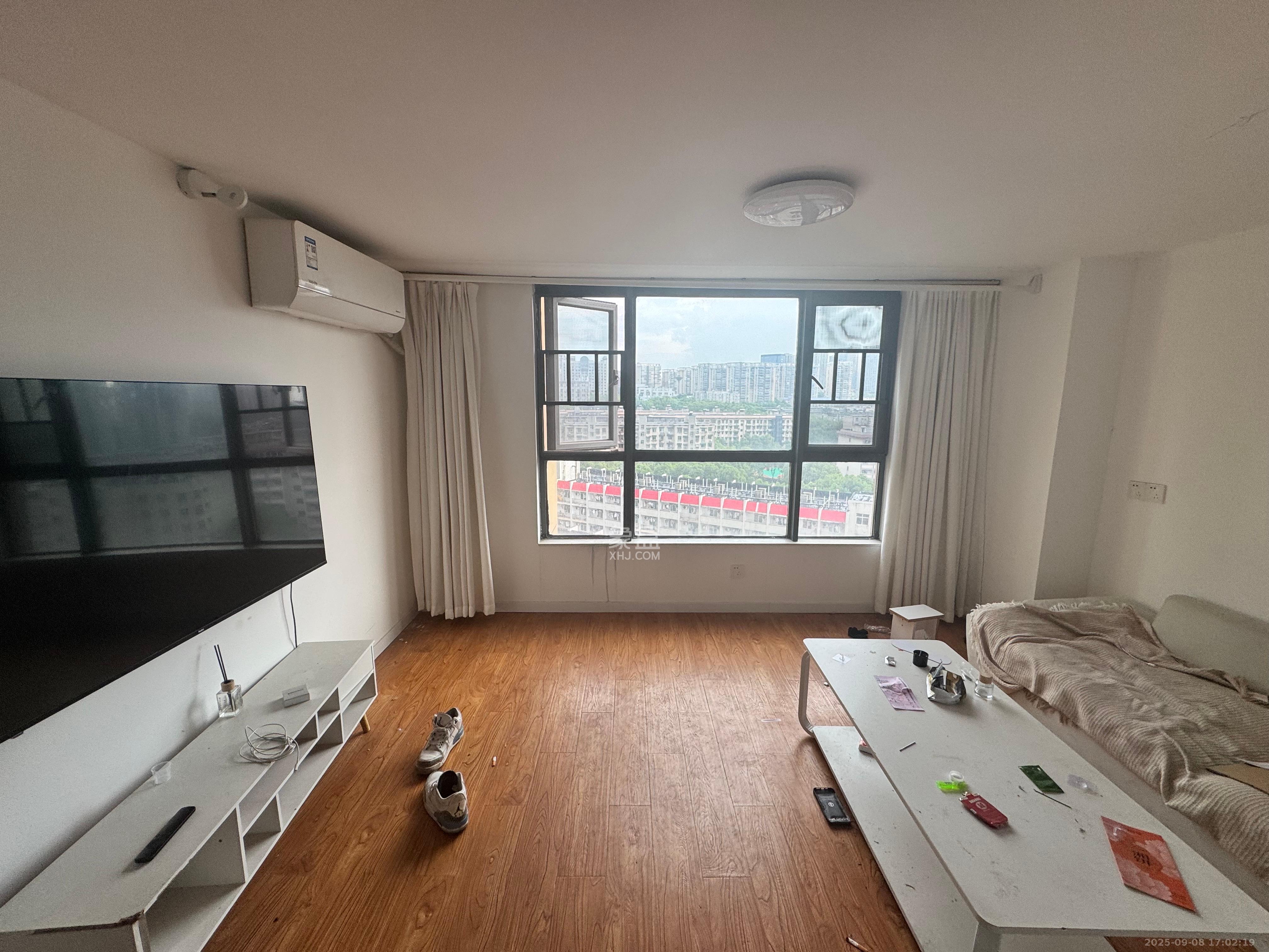 荣盛花语书苑  1室1厅1卫    2100.0元/月 荣盛花语书苑  1室1厅1卫    2100.0元/月室内图