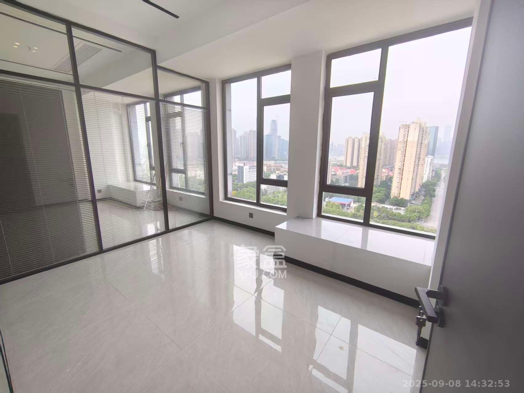 润和国际广场  4室1厅1卫    8500.0元/月室内图