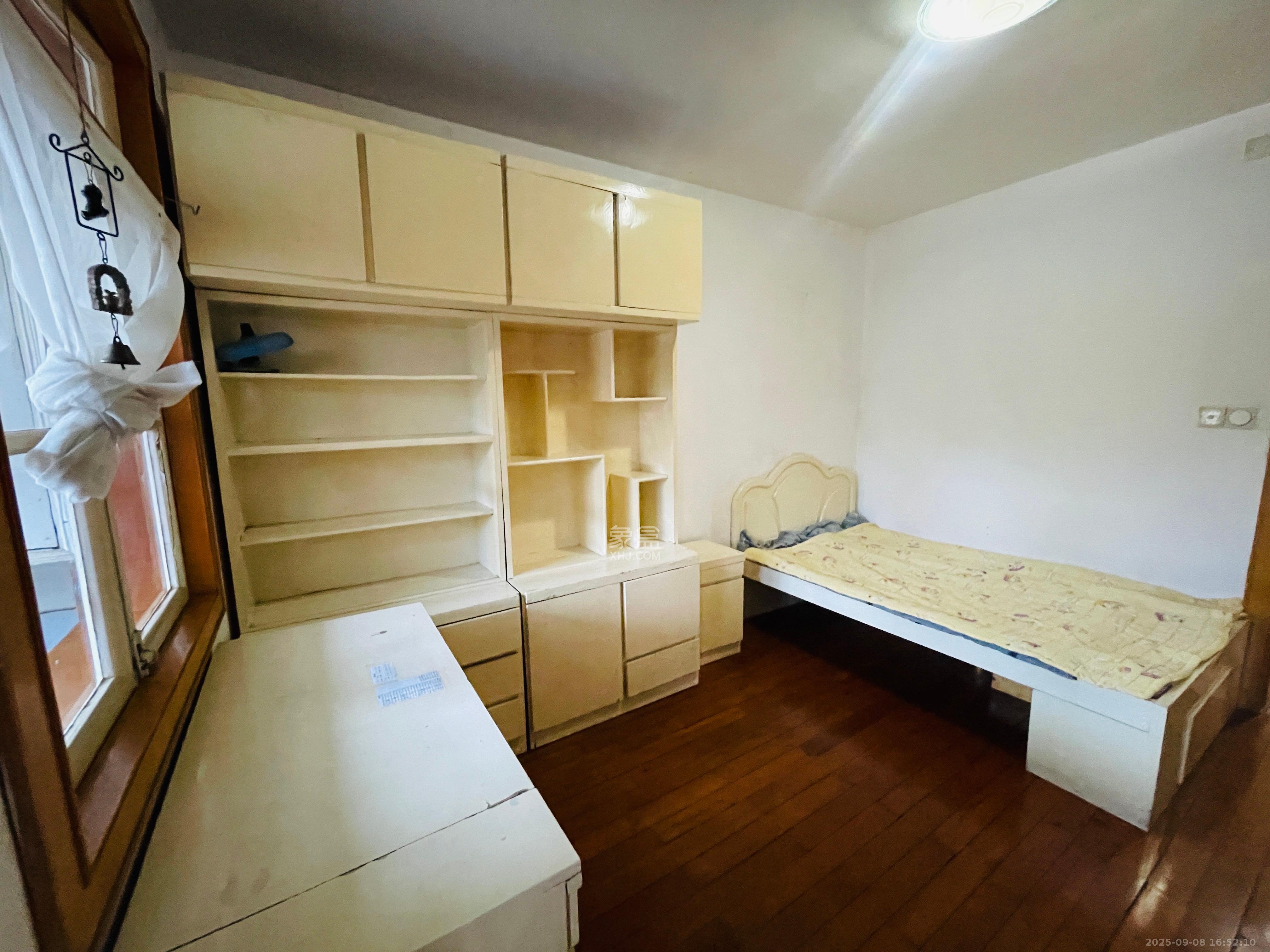 岳银小区(一二三五村) 2室2厅1卫 1600.0元/月 岳银小区(一二三五村) 2室2厅1卫 1600.0元/月室内图