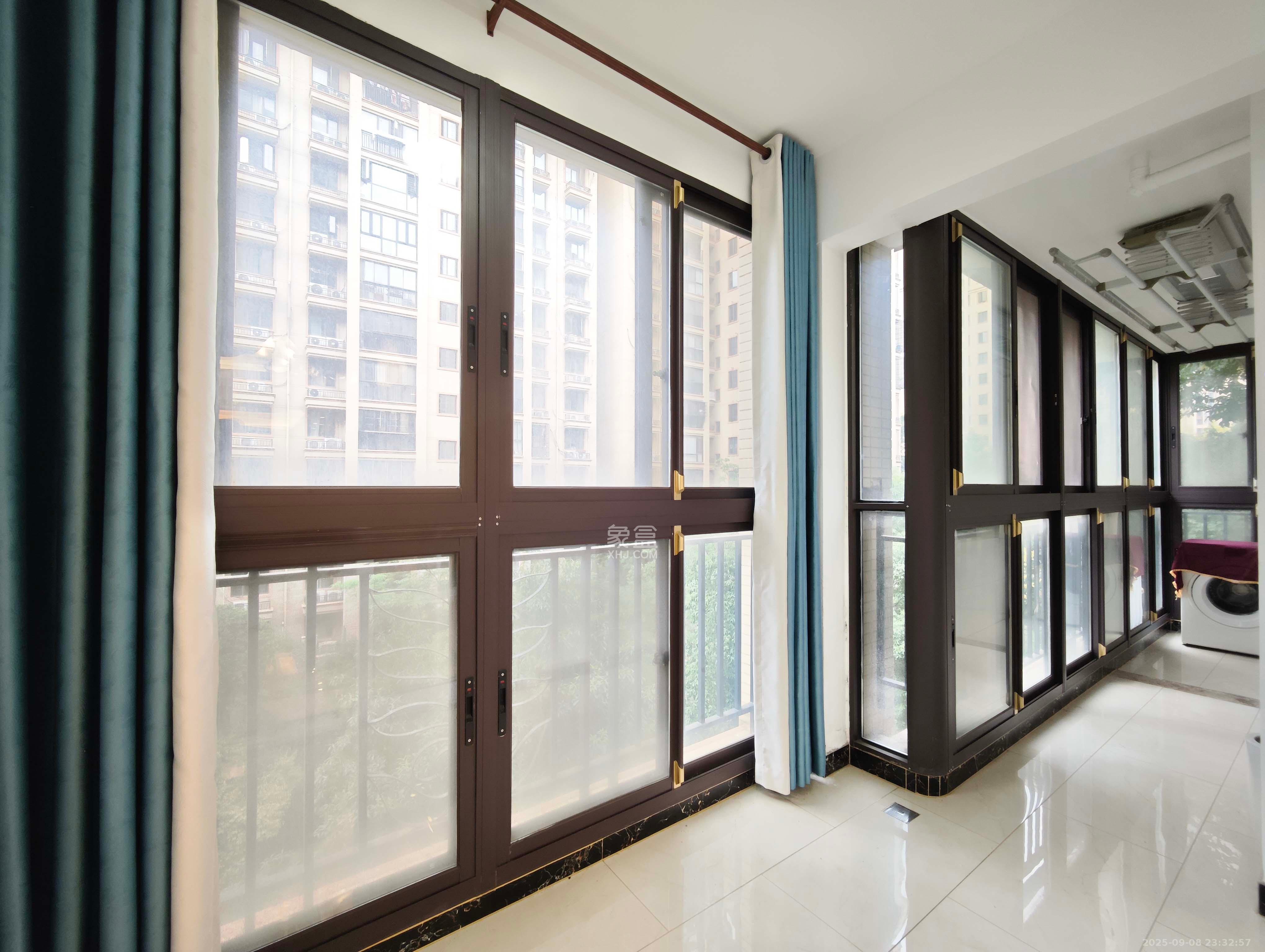 宏聚地中海  4室2厅2卫    185.0万阳台