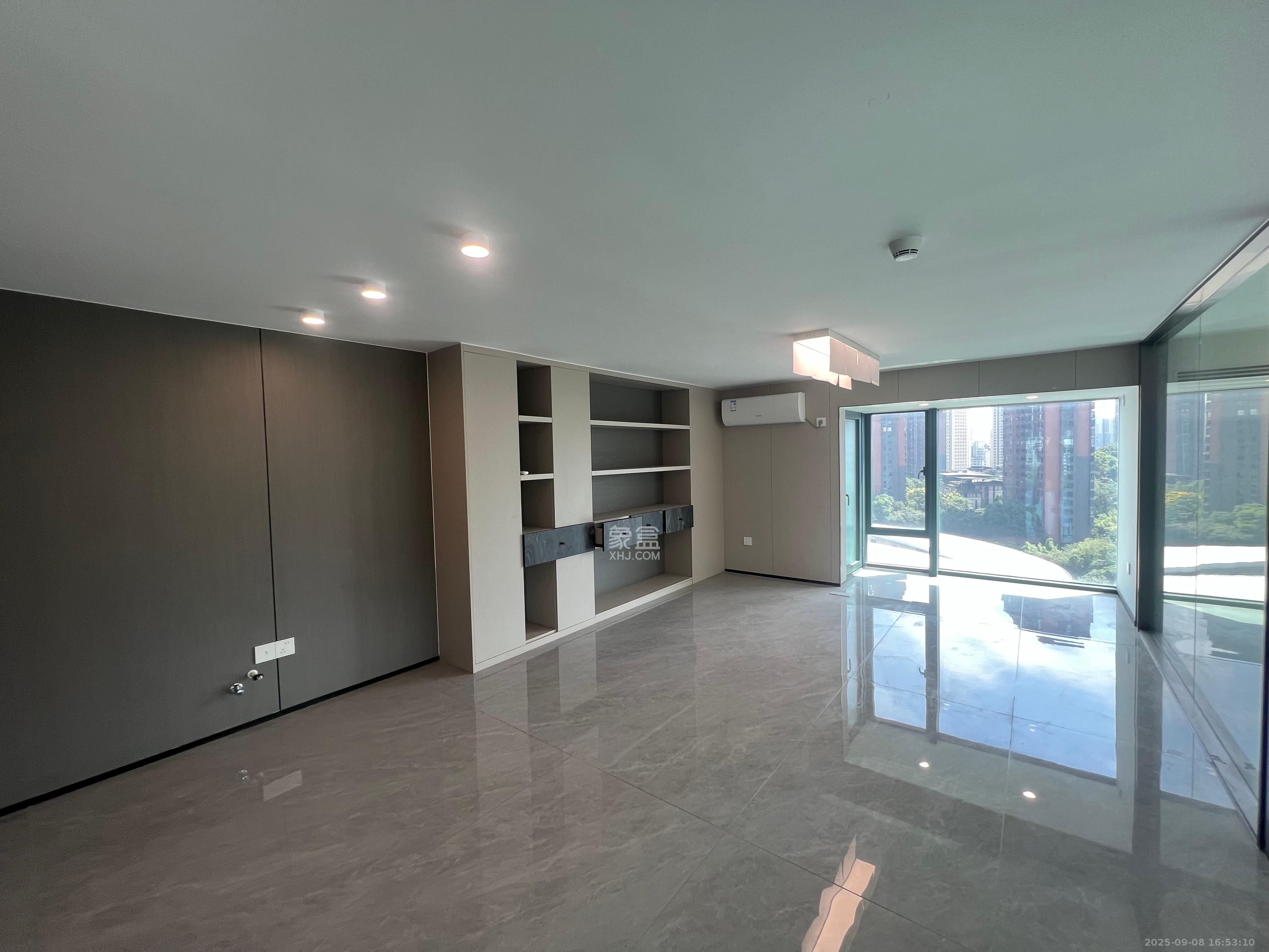 京武浪琴山三期（京武中心）  3室2厅1卫    8200.0元/月室内图