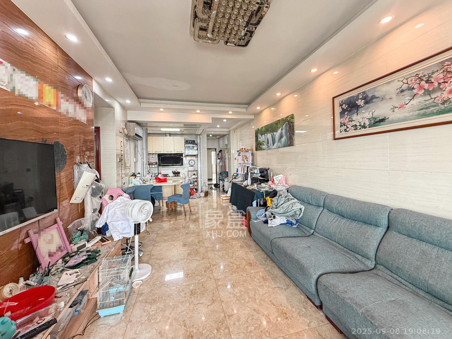 月亮湾草莓街区一、二期  3室2厅1卫    68.8万 月亮湾草莓街区一、二期  3室2厅1卫    68.8万客厅