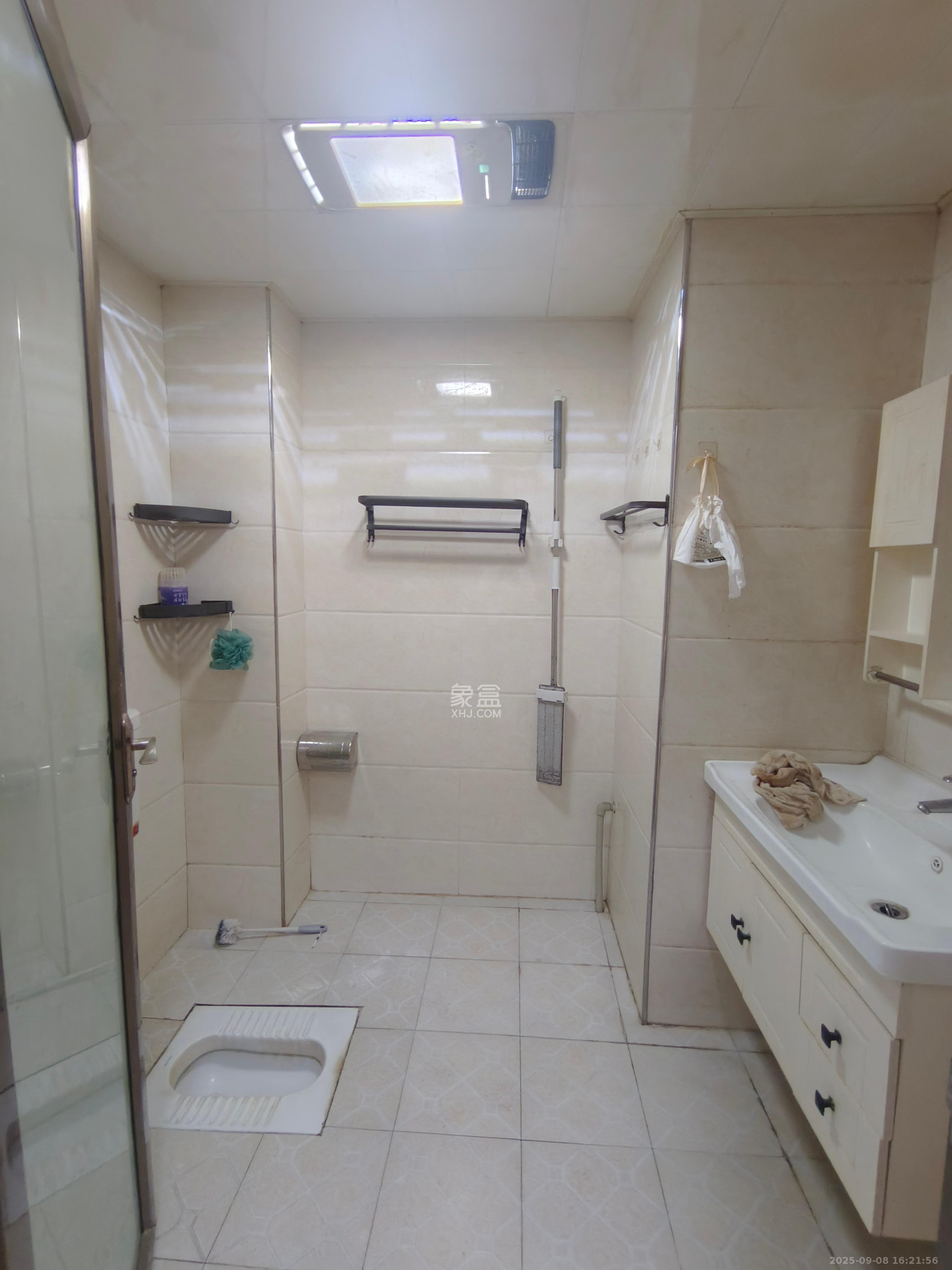 圭塘三小区  1室1厅1卫    1600.0元/月室内图