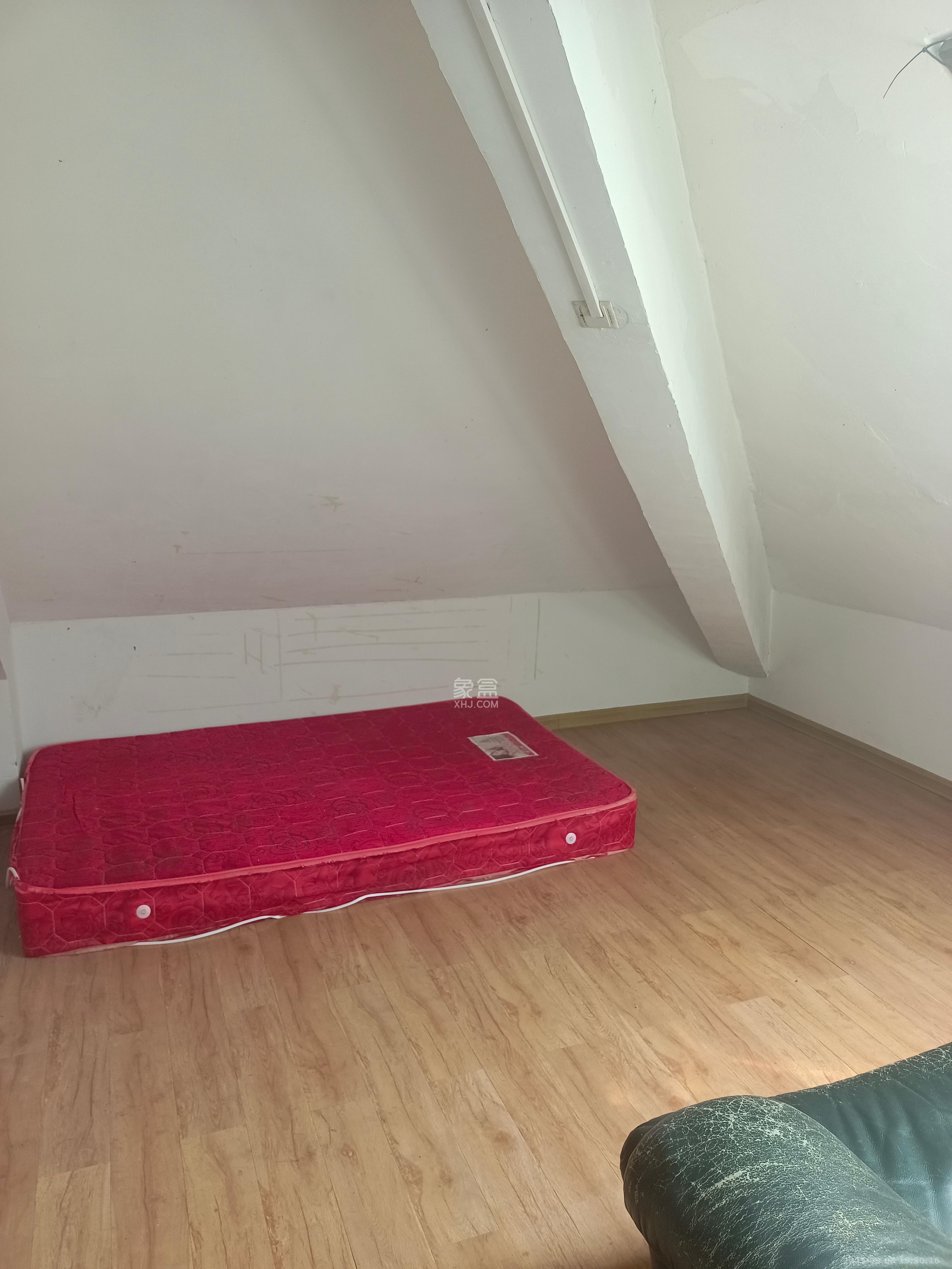 华润凤凰城一期  3室2厅2卫    1900.0元/月室内图