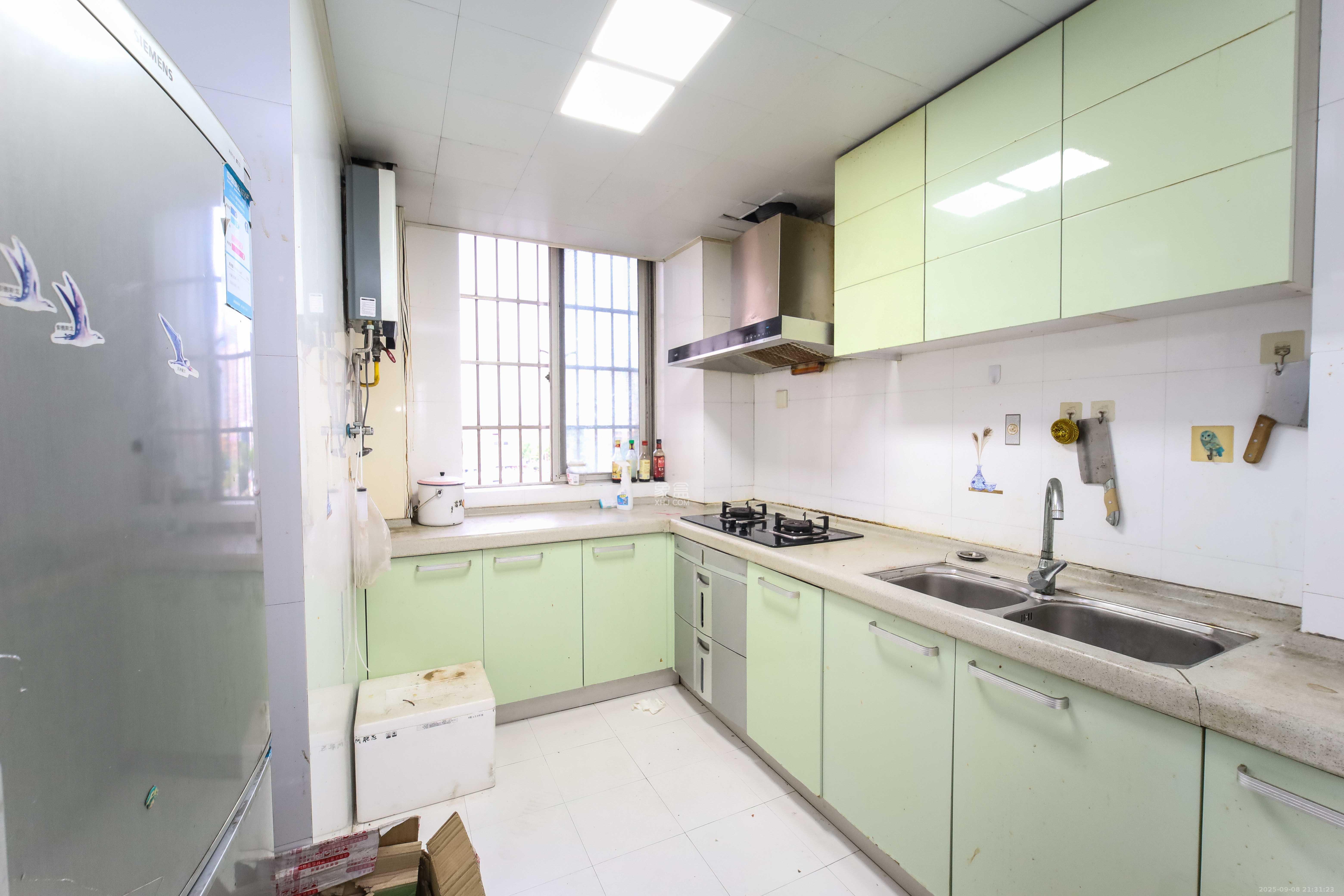 新世纪家园 3室2厅1卫 85.0万 新世纪家园 3室2厅1卫 85.0万厨房