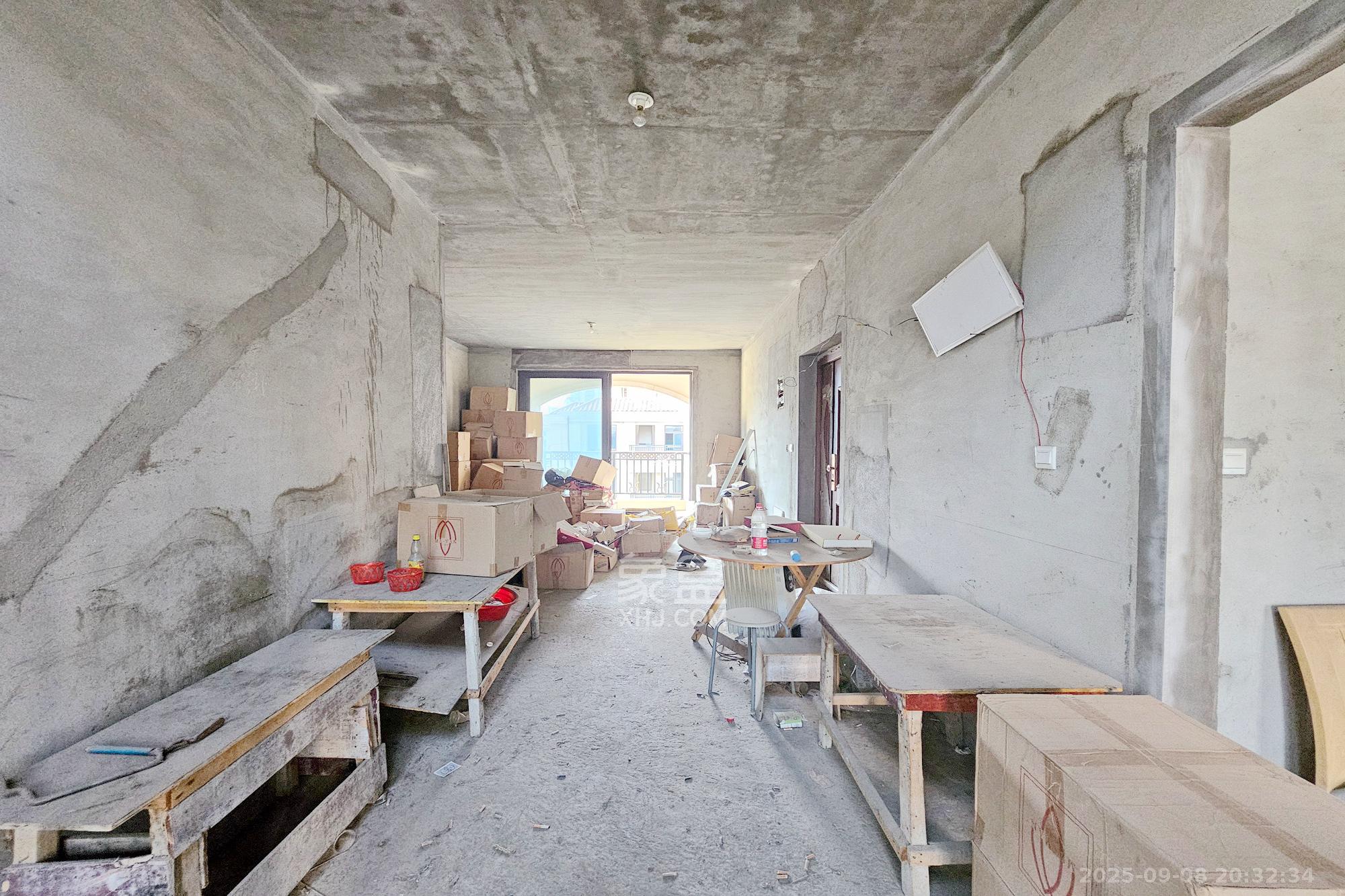 明昇壹城(明昇时代广场)一期 6室2厅4卫 408.00万 明昇壹城(明昇时代广场)一期 6室2厅4卫 408.00万客厅