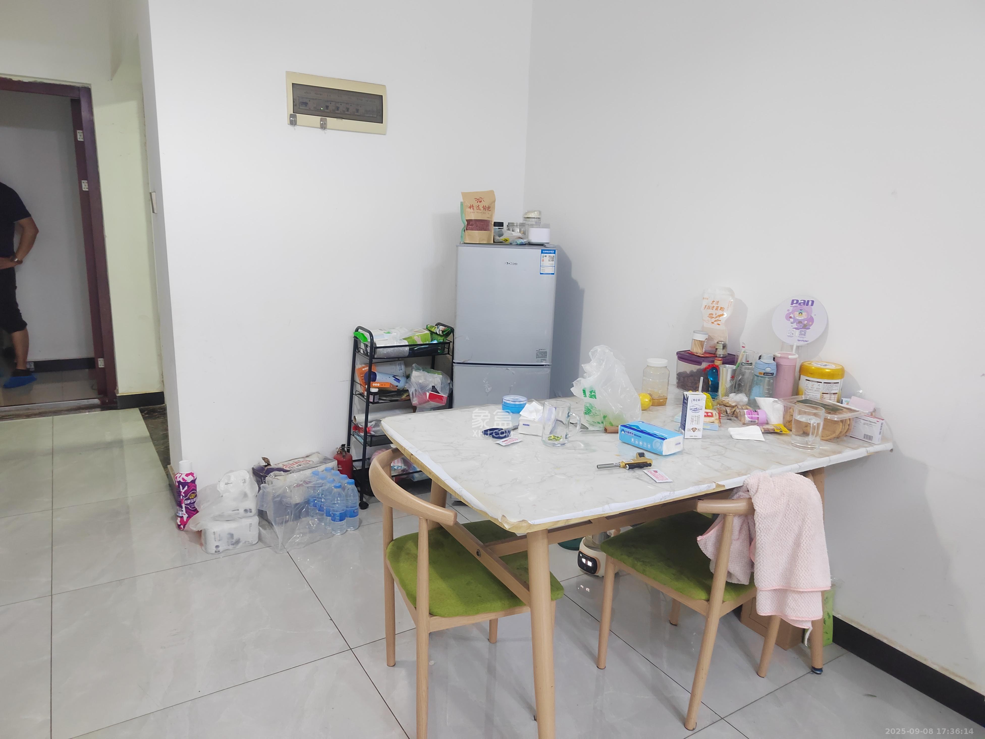 丰园城(鄱阳小区二期) 3室2厅1卫 1800.0元/月 丰园城(鄱阳小区二期) 3室2厅1卫 1800.0元/月室内图