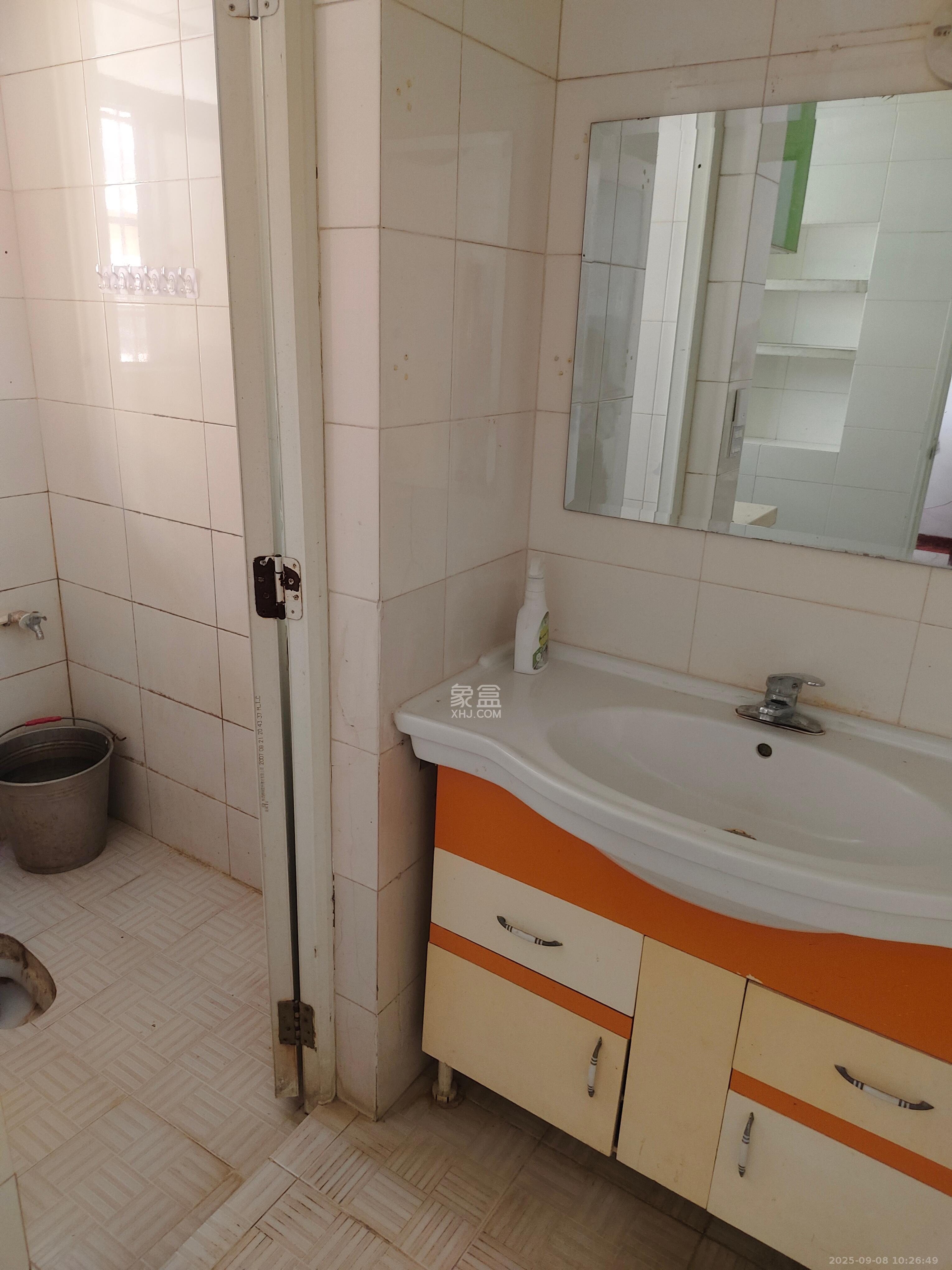 中建五局信和苑四区  2室2厅1卫    1600.0元/月 中建五局信和苑四区  2室2厅1卫    1600.0元/月室内图