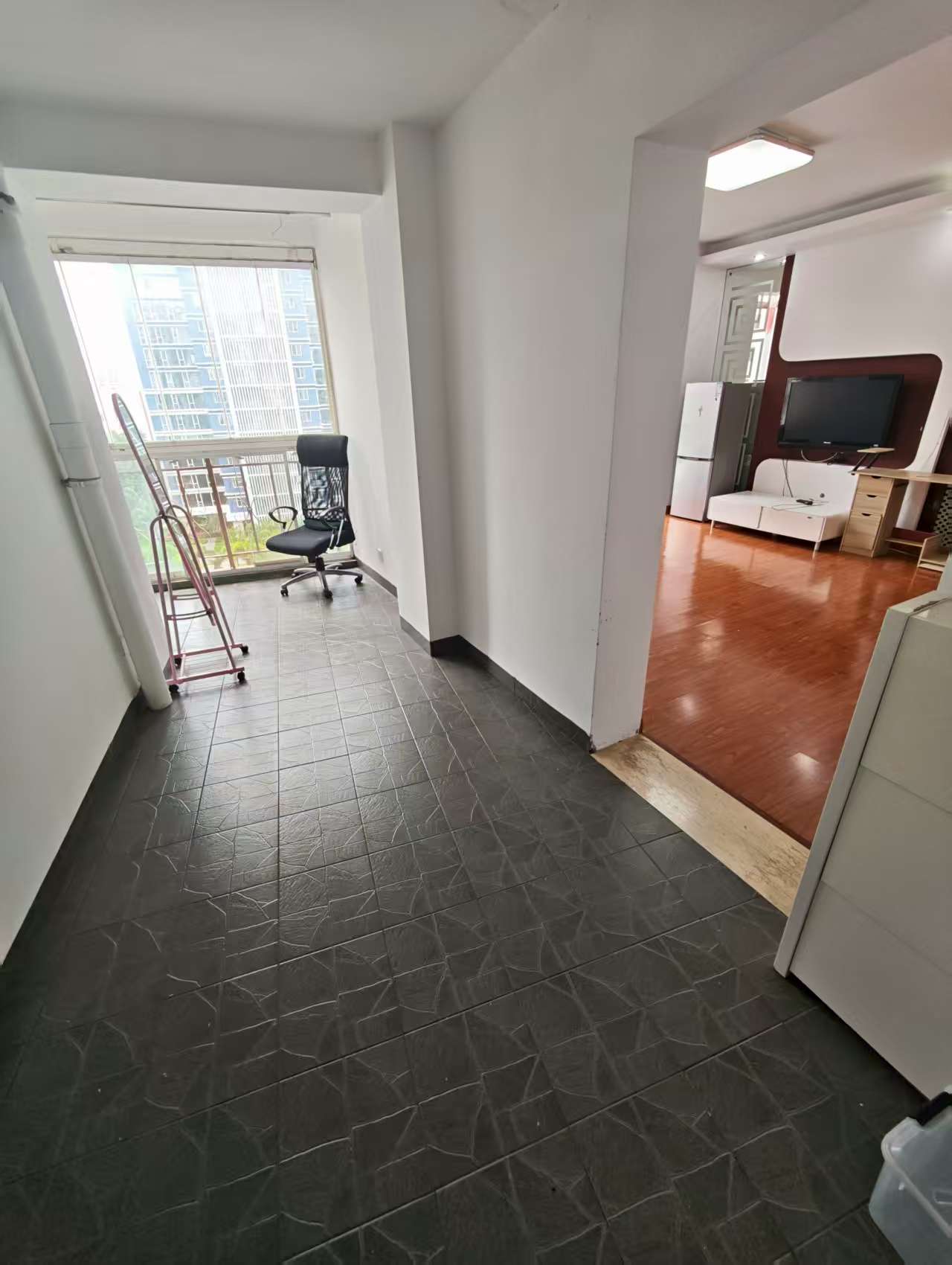 泉海好家园 2室2厅1卫 2500.0元/月 泉海好家园 2室2厅1卫 2500.0元/月室内图