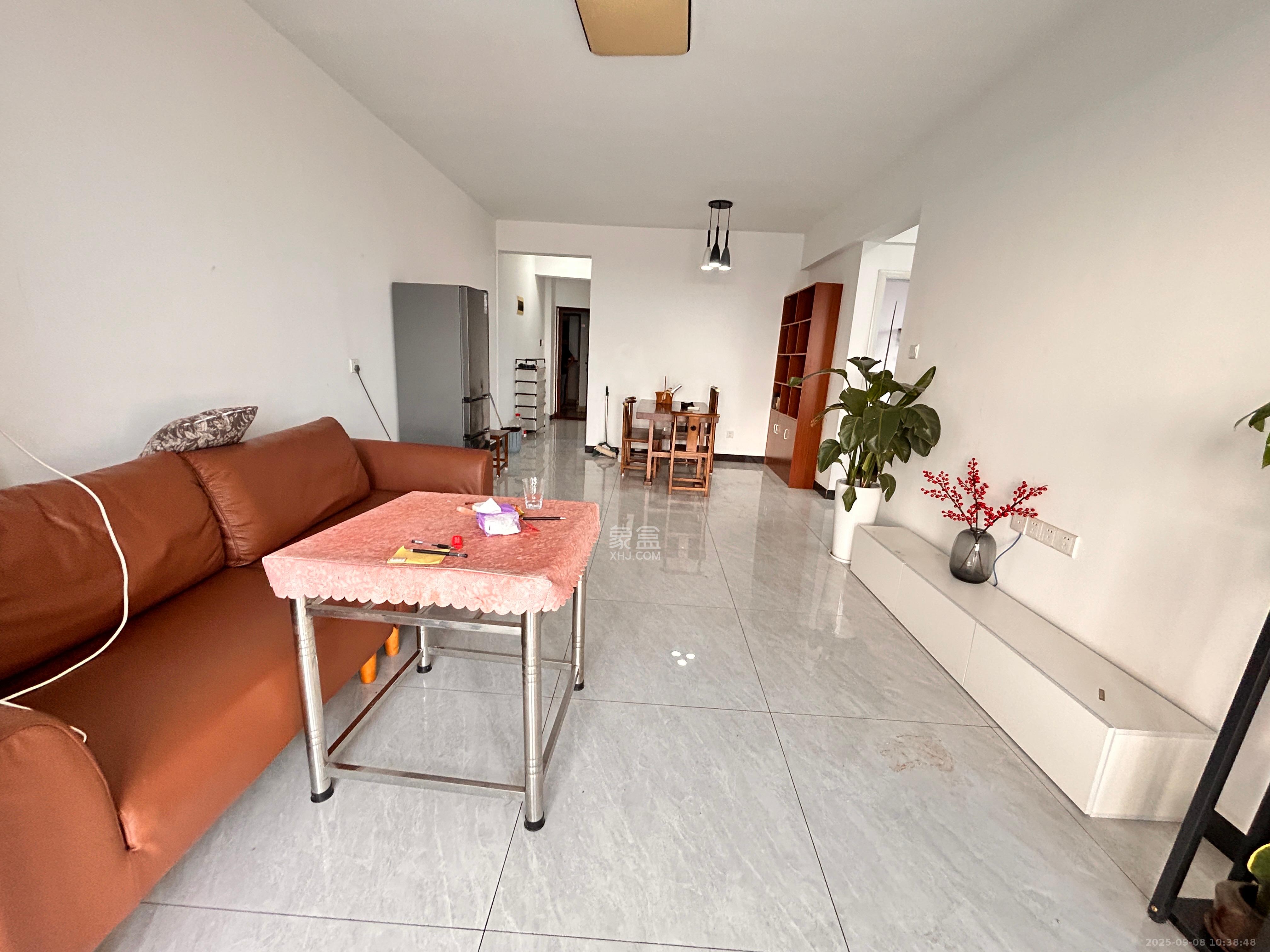 南庭城果  3室2厅1卫    2200.0元/月室内图