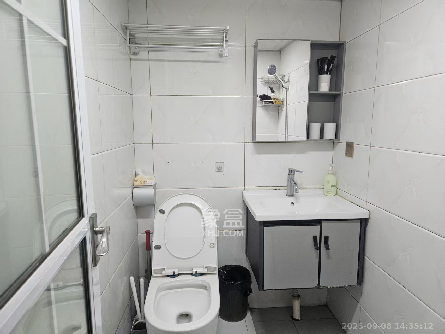 城市经典  1室1厅1卫    3200.0元/月室内图