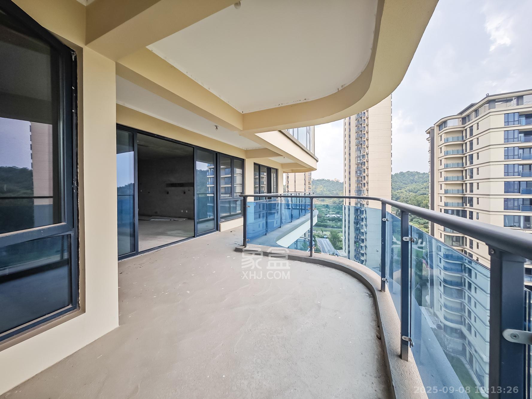 地铁中建江山玖樾  4室2厅2卫    325.0万阳台