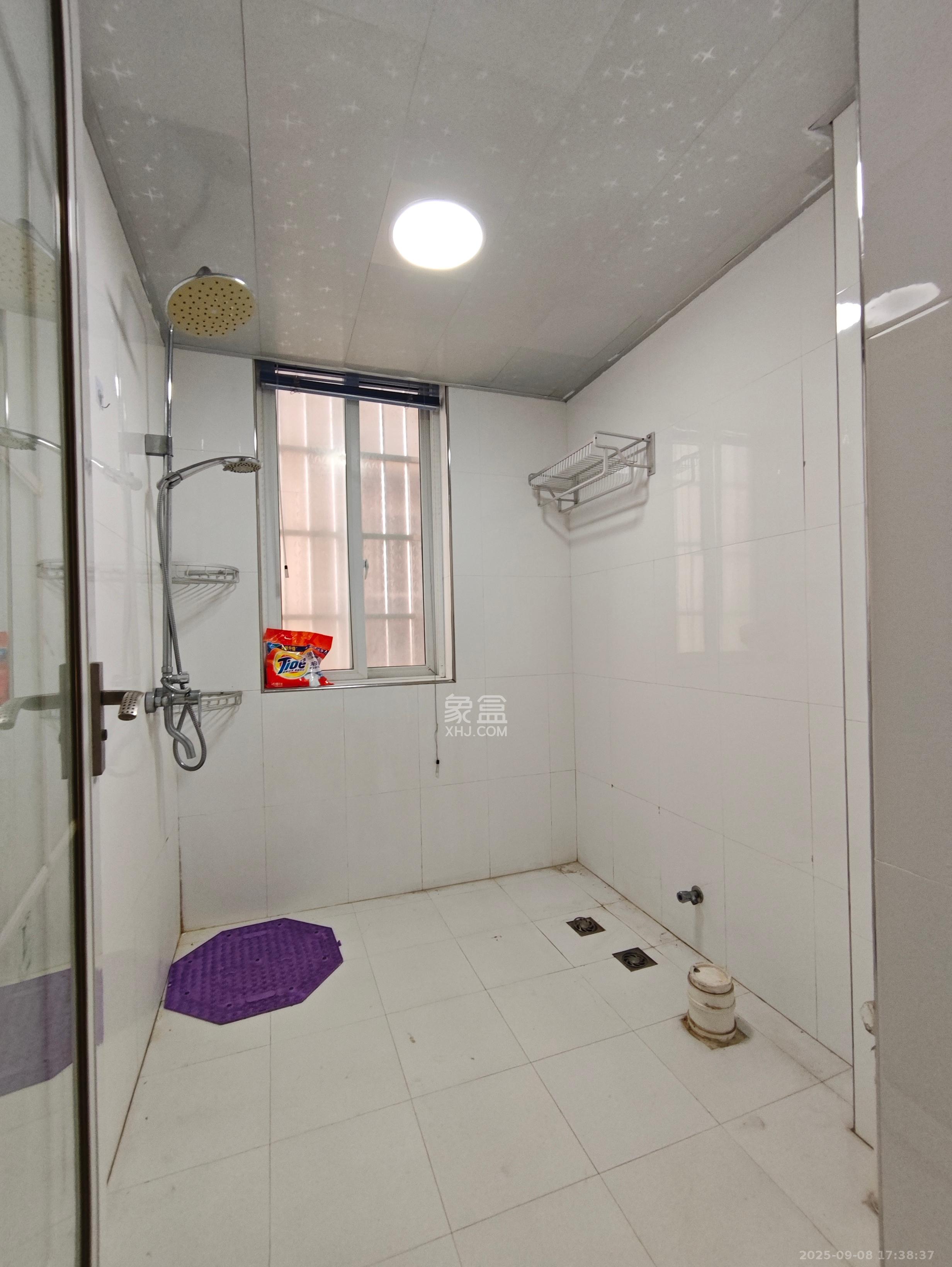 圣力华苑 3室2厅1卫 1600.00元/月 圣力华苑 3室2厅1卫 1600.00元/月室内图