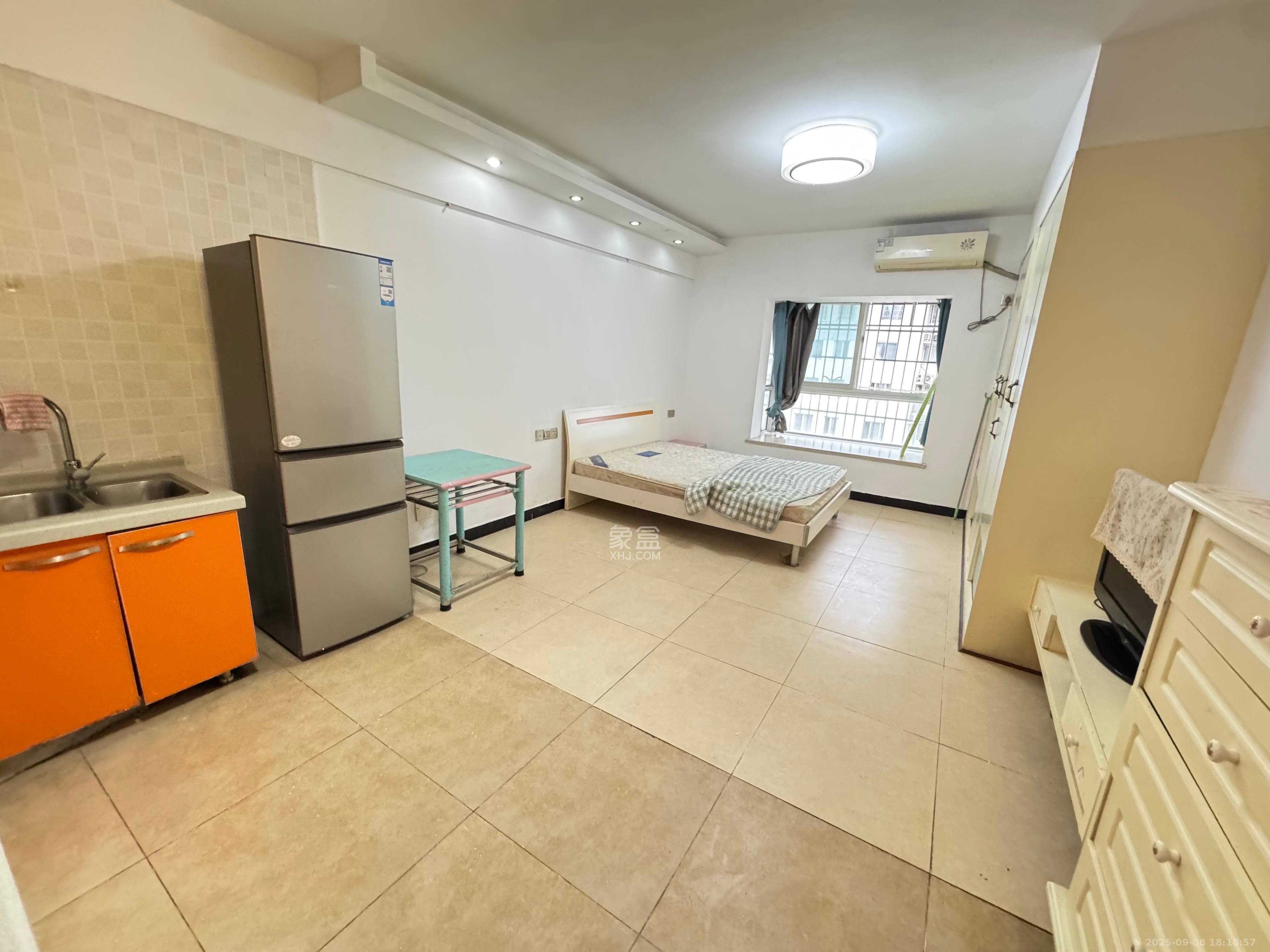 玛依拉山庄  1室1厅1卫    1400.0元/月 玛依拉山庄  1室1厅1卫    1400.0元/月